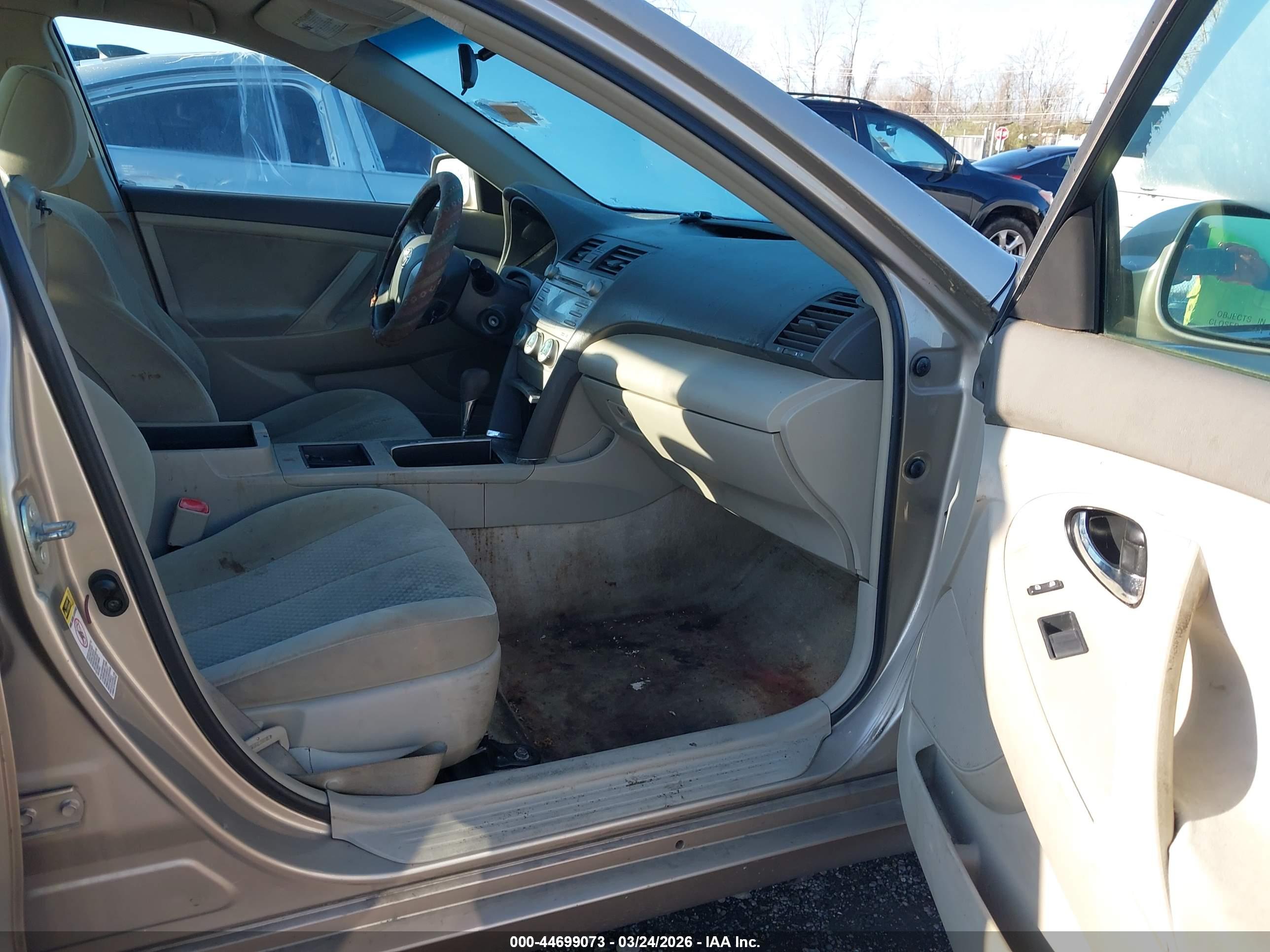 TOYOTA CAMRY image 5