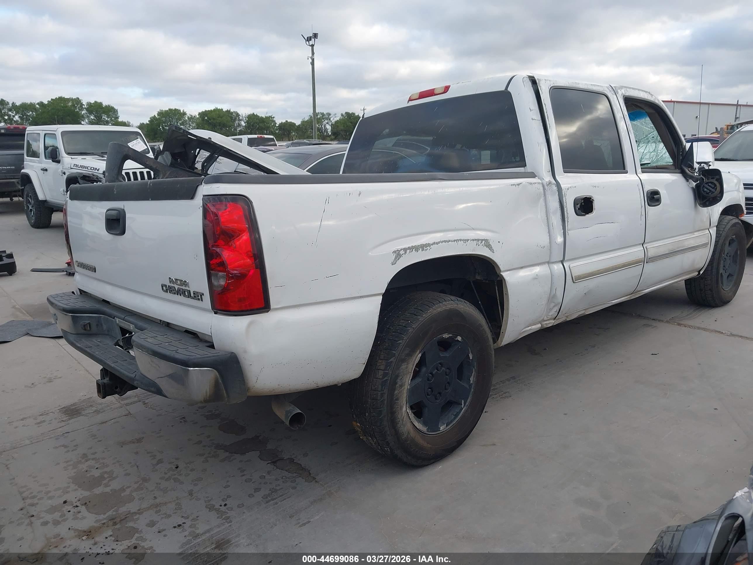 CHEVROLET SILVERADO image 4
