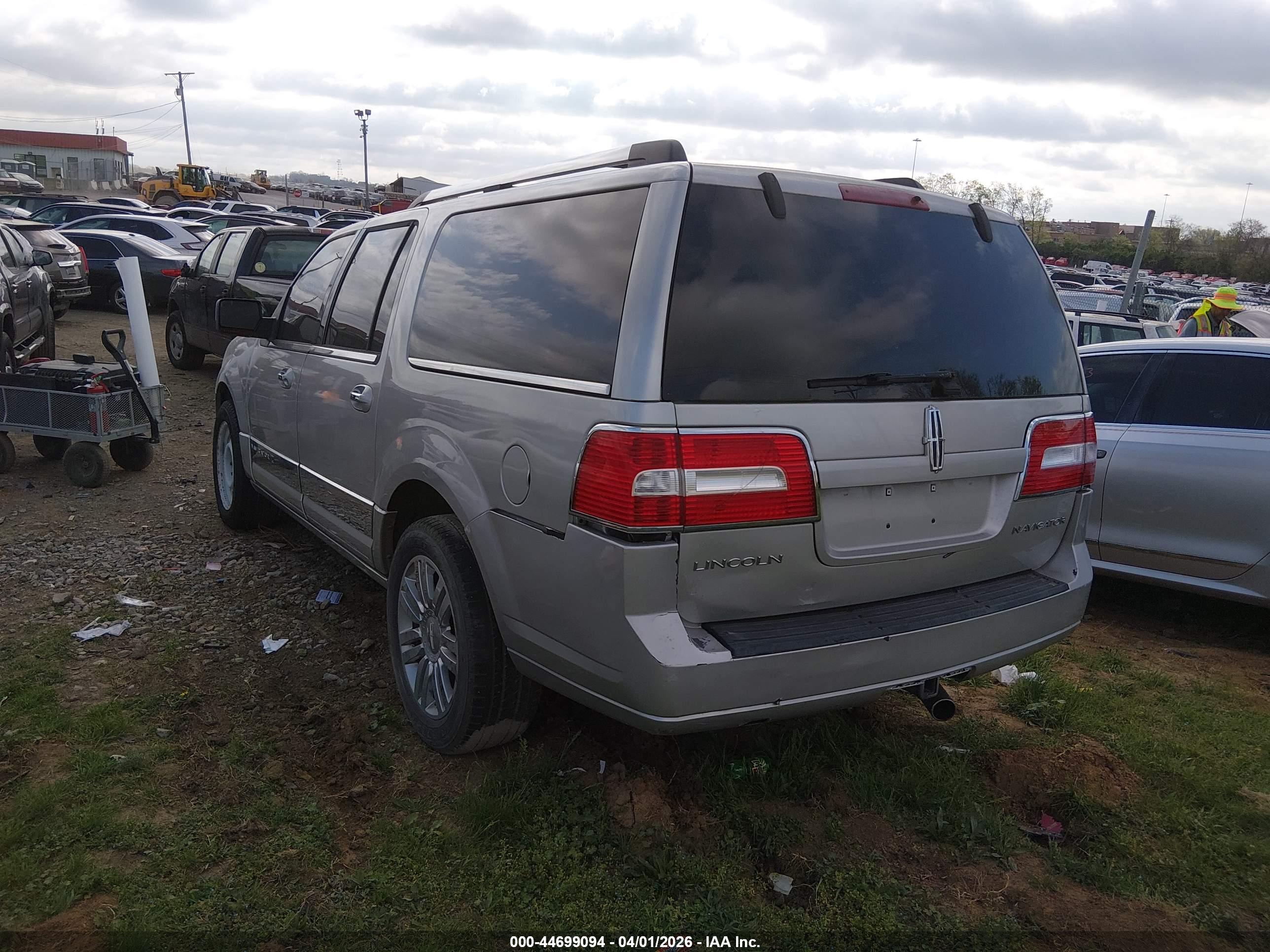 LINCOLN NAVIGATOR image 3