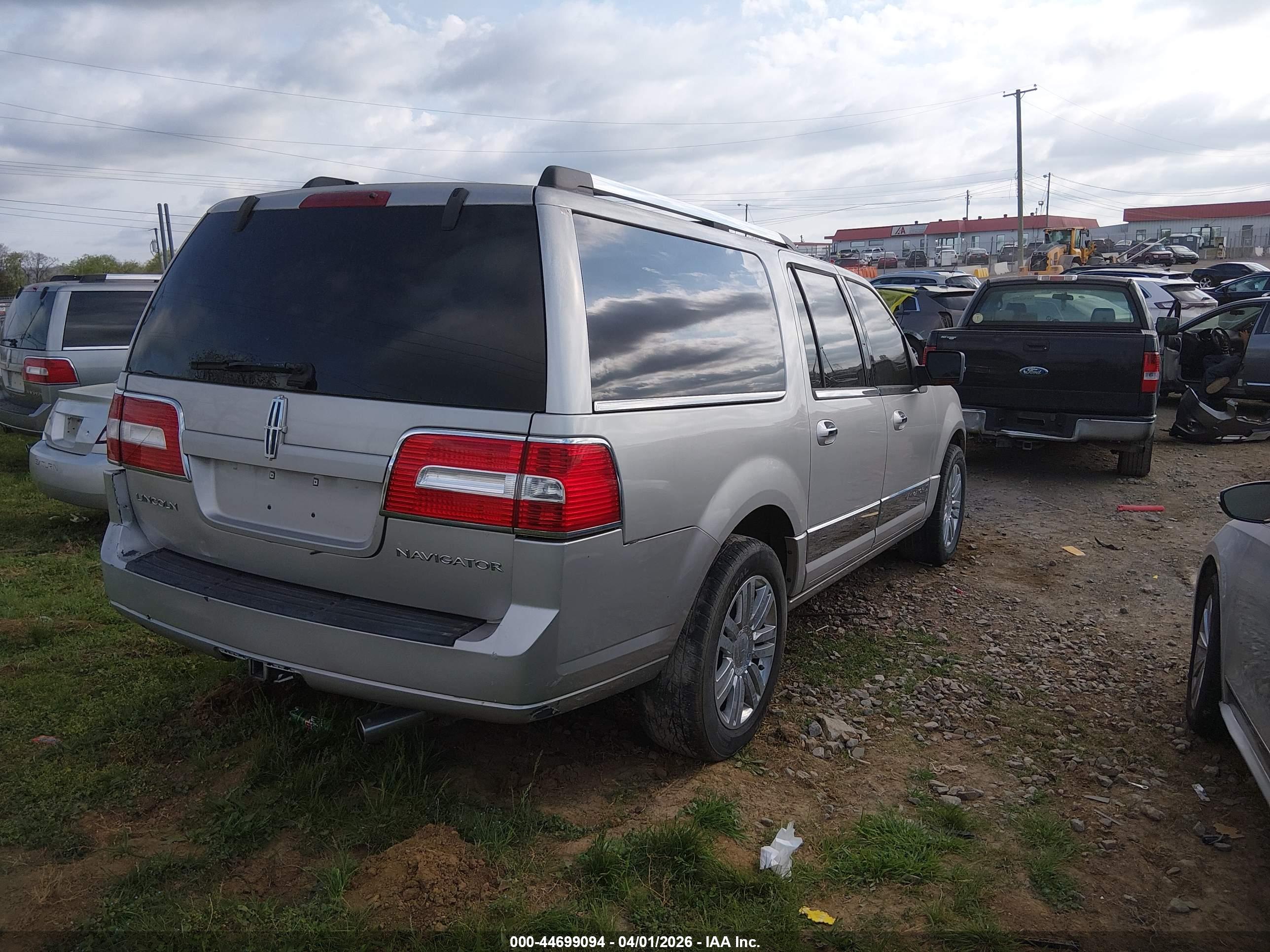 LINCOLN NAVIGATOR image 4