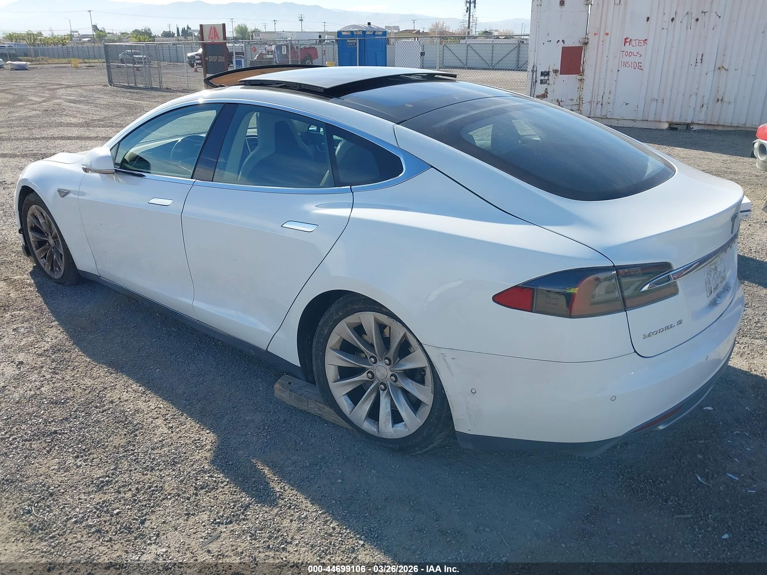 TESLA MODEL image 3