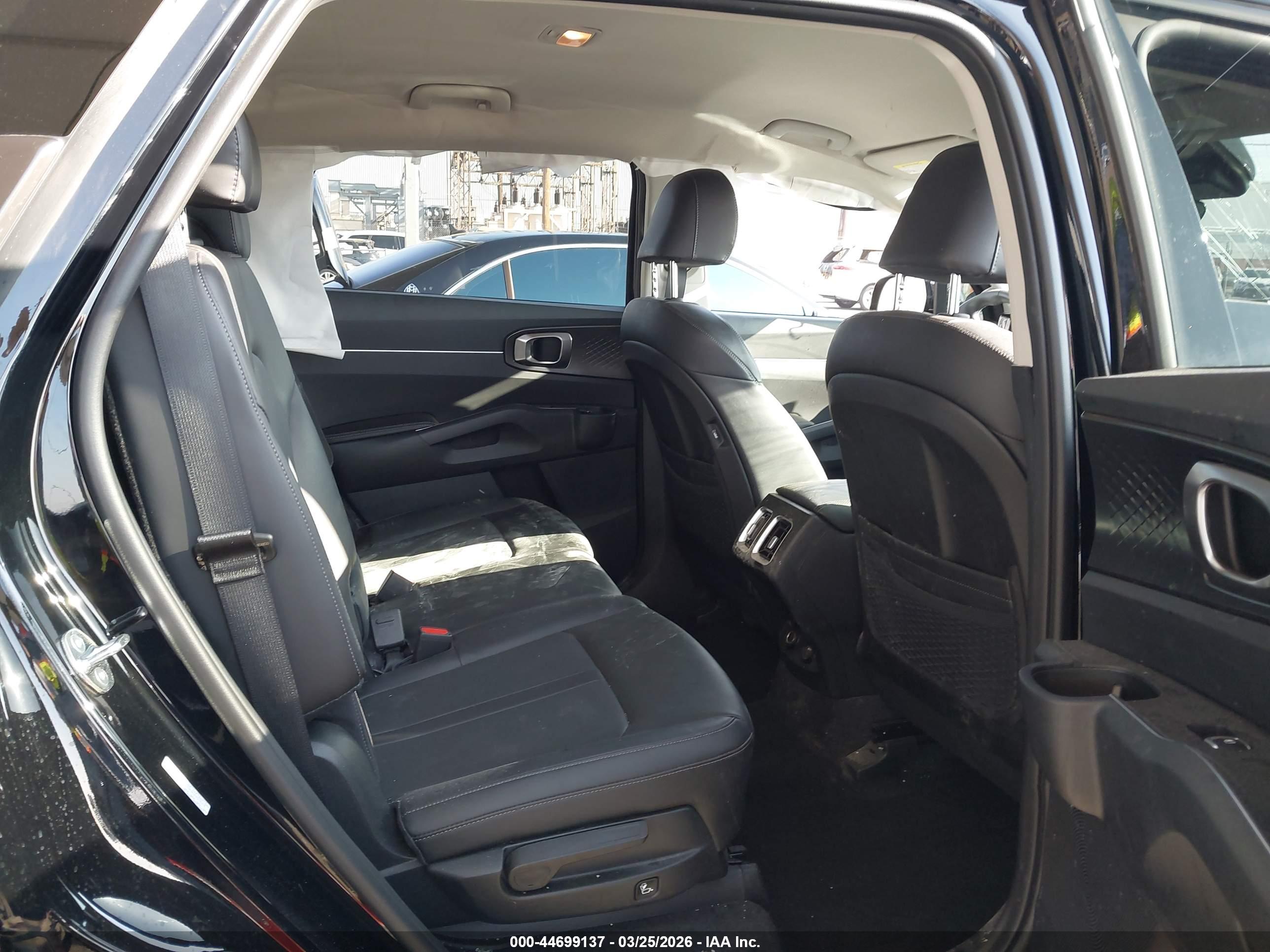 KIA SORENTO image 8