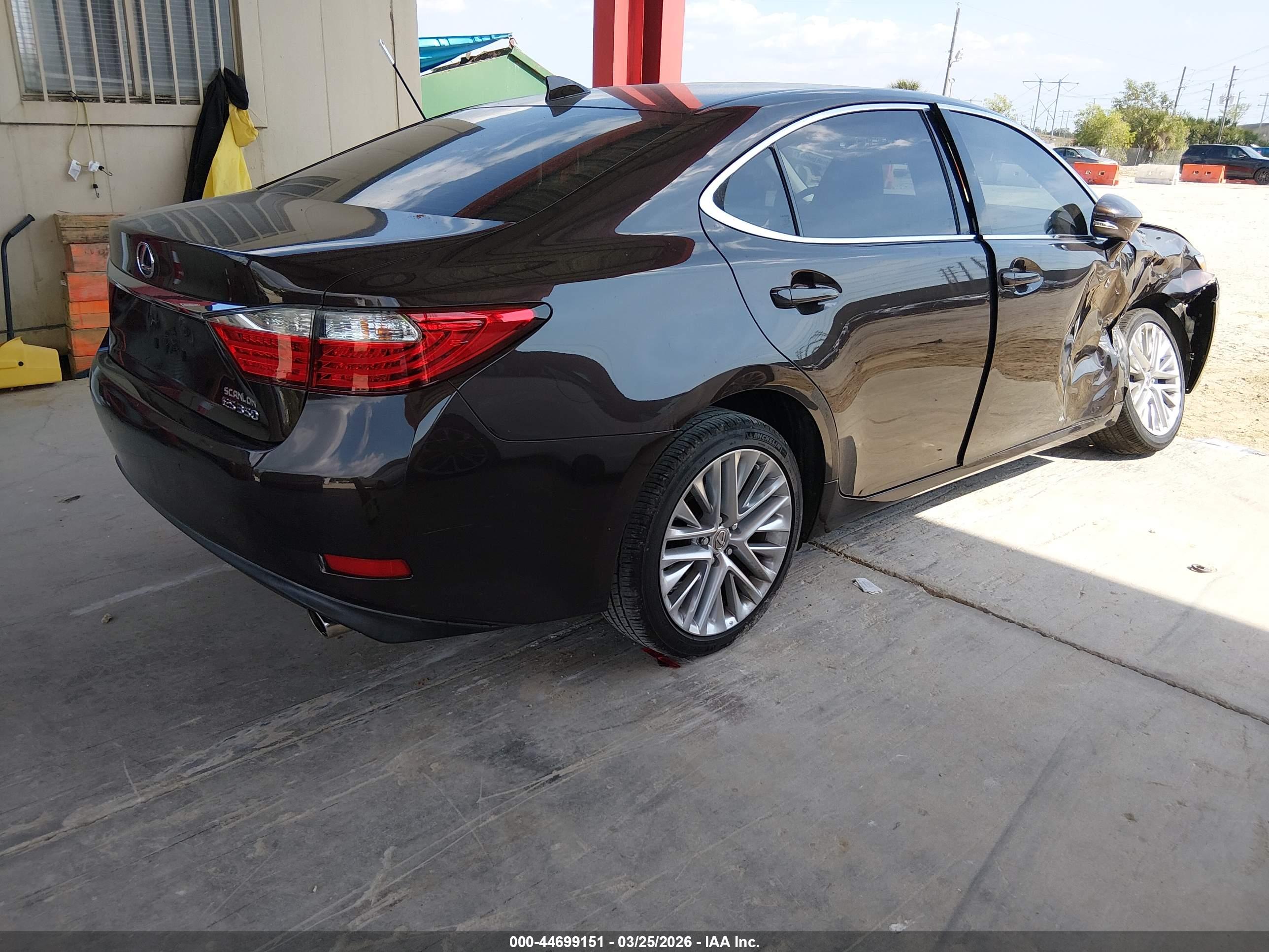 LEXUS ES image 4
