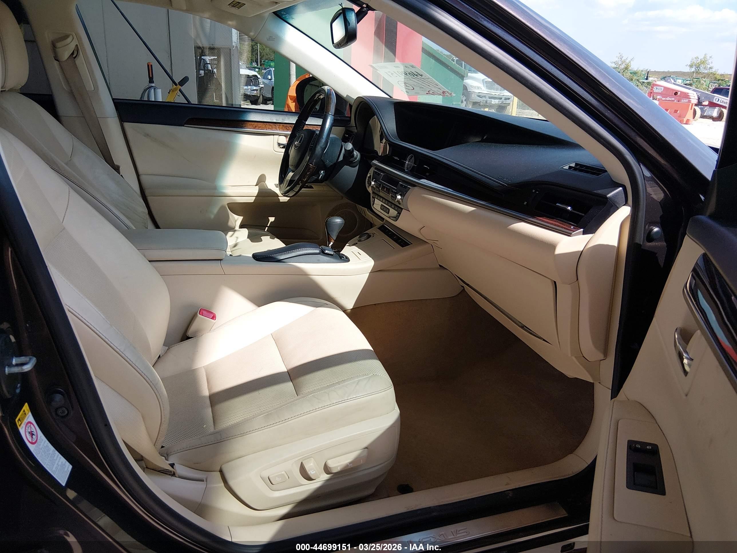 LEXUS ES image 5