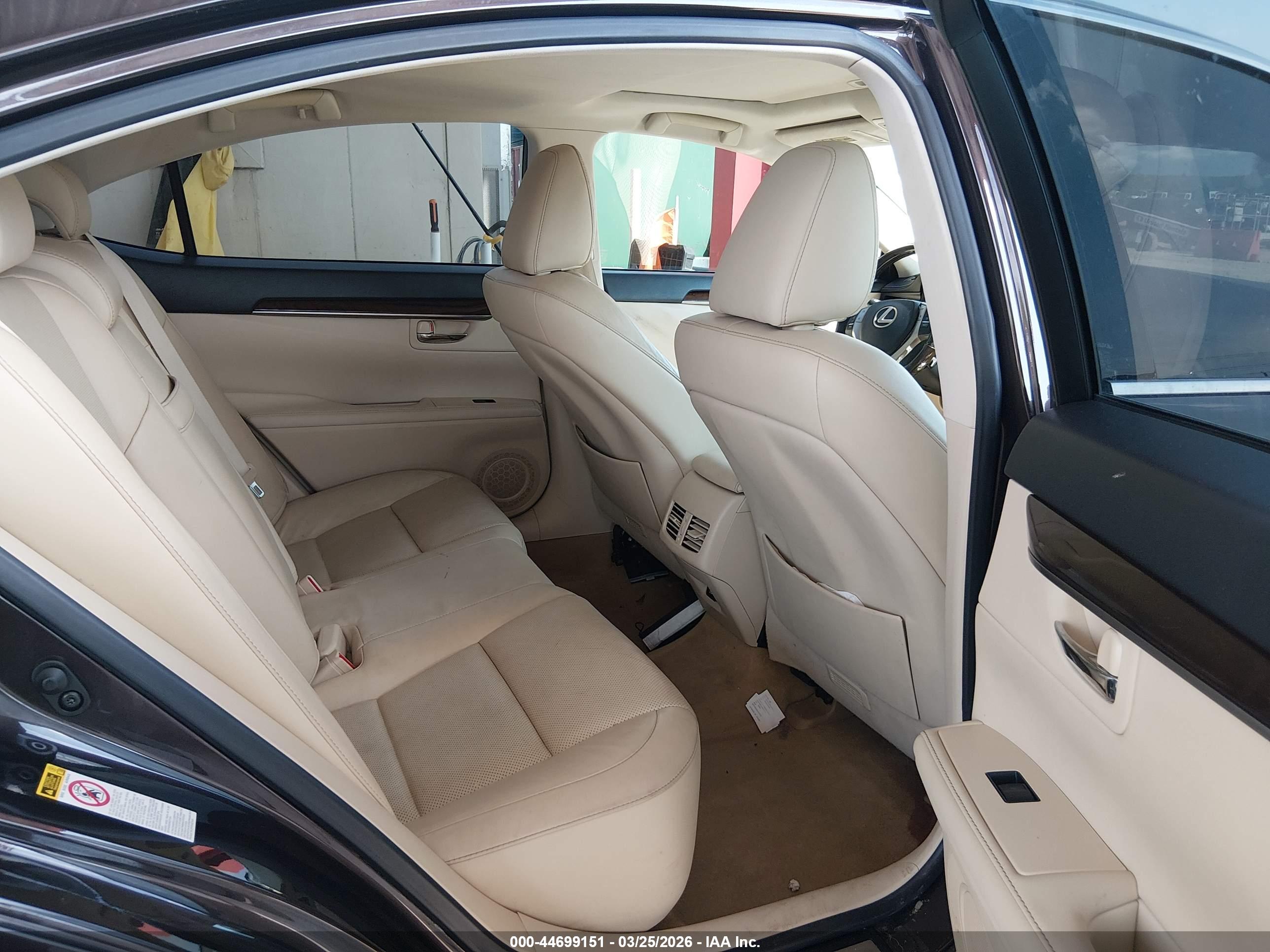 LEXUS ES image 8