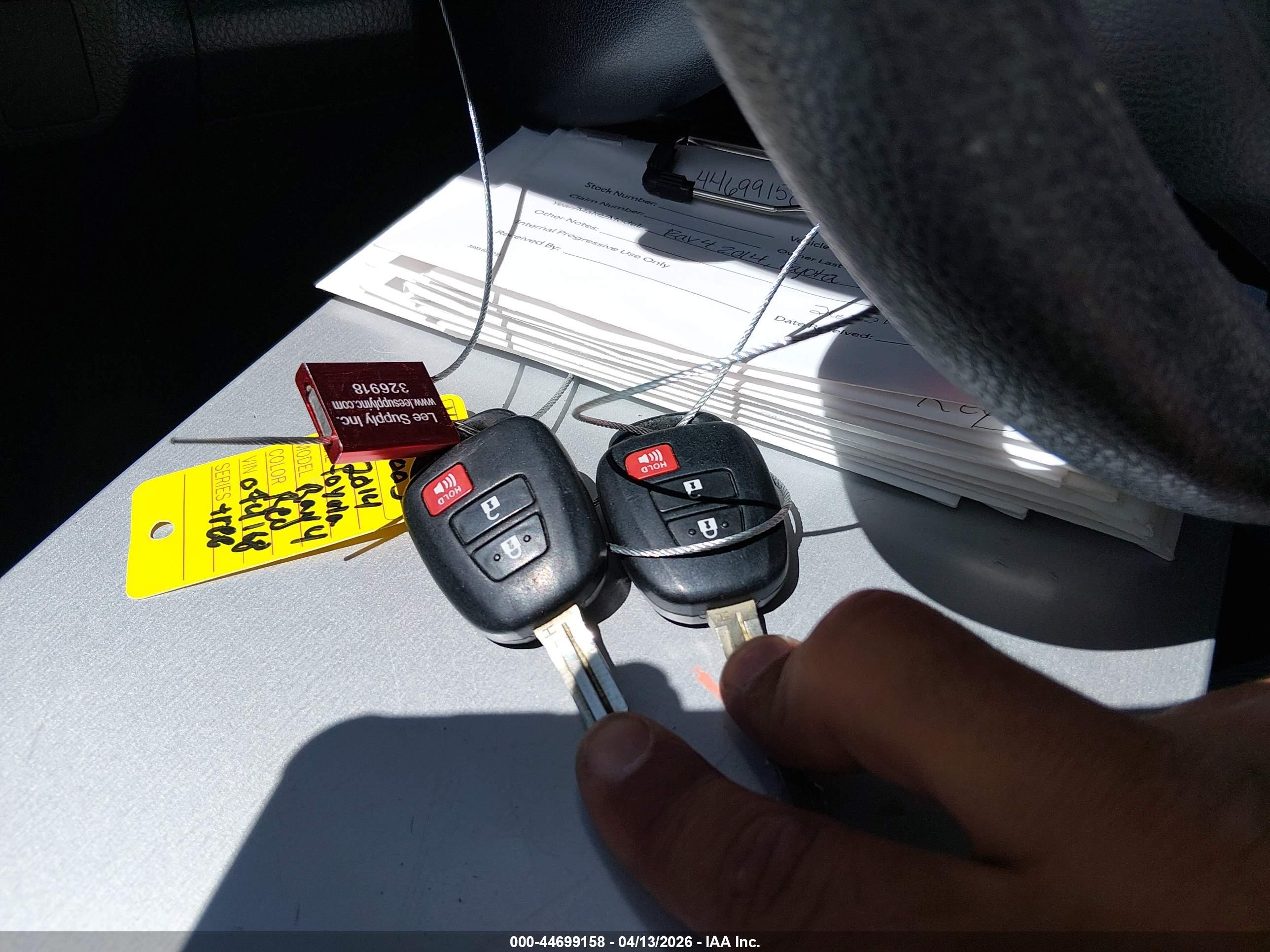 TOYOTA RAV4 image 11