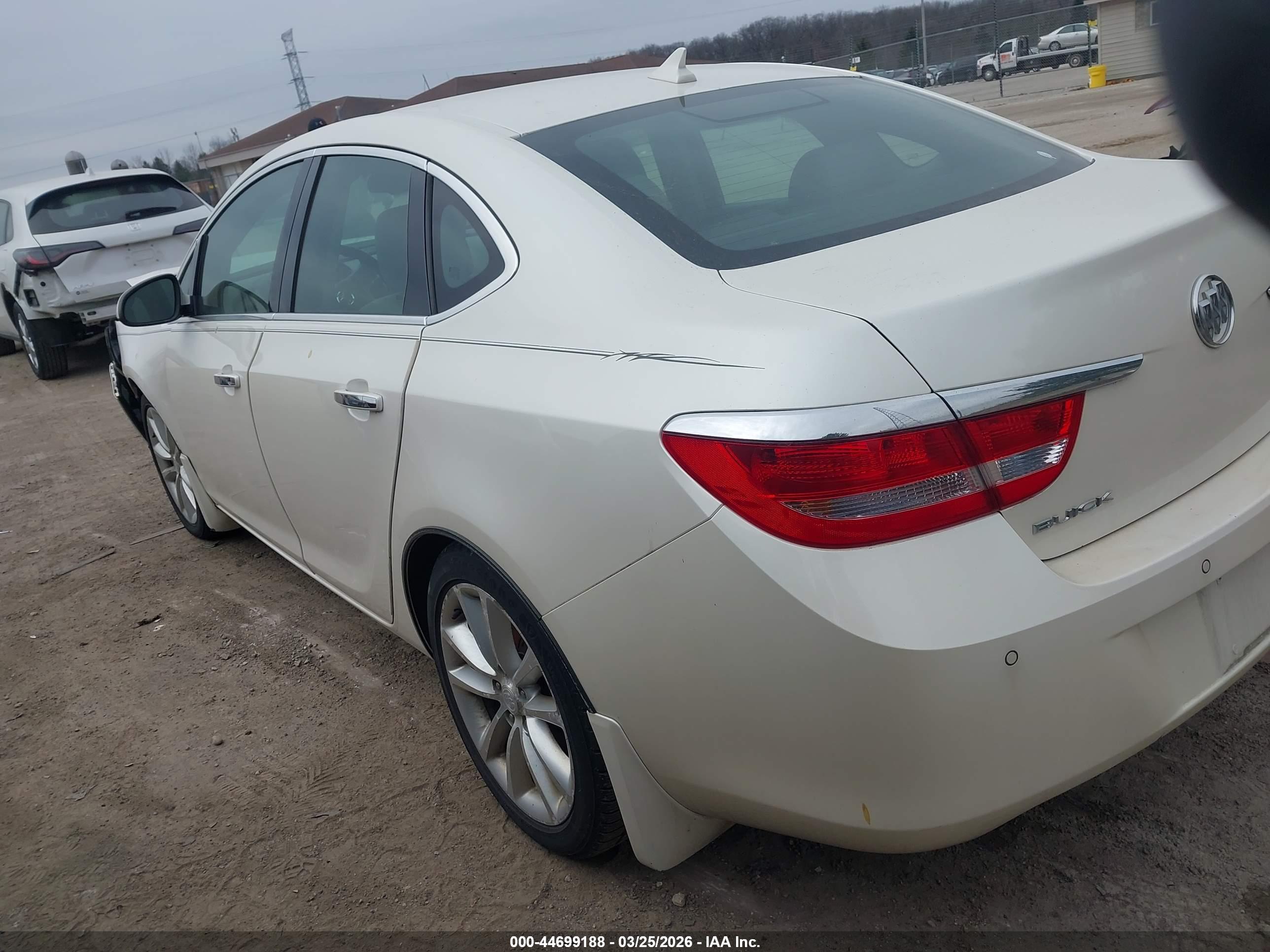 BUICK VERANO image 3