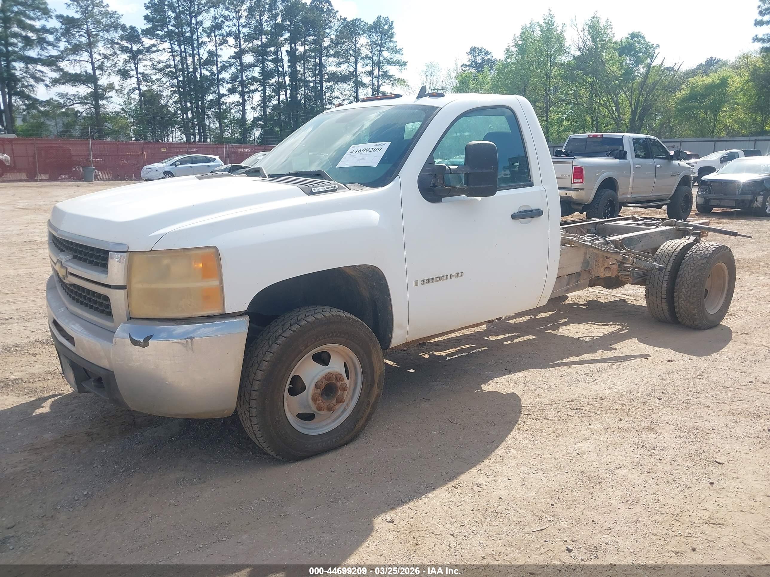 CHEVROLET SILVERADO image 2