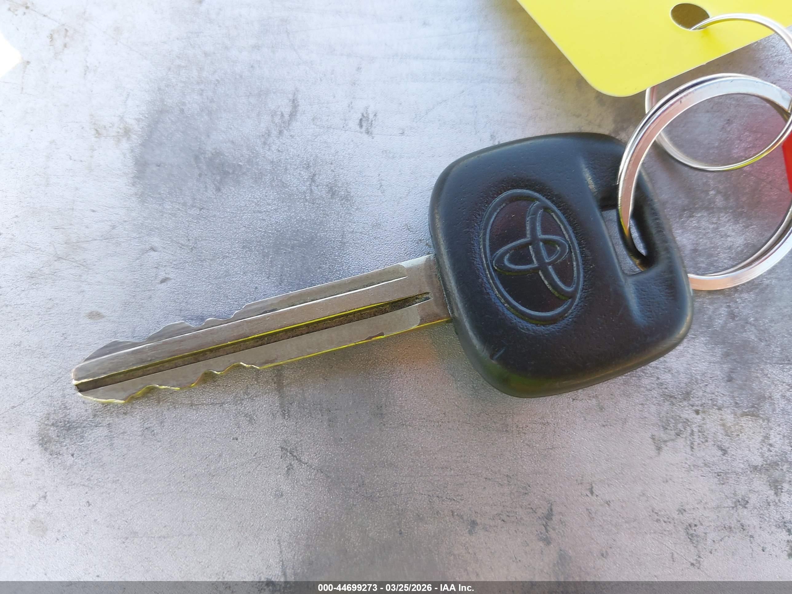 TOYOTA YARIS image 11