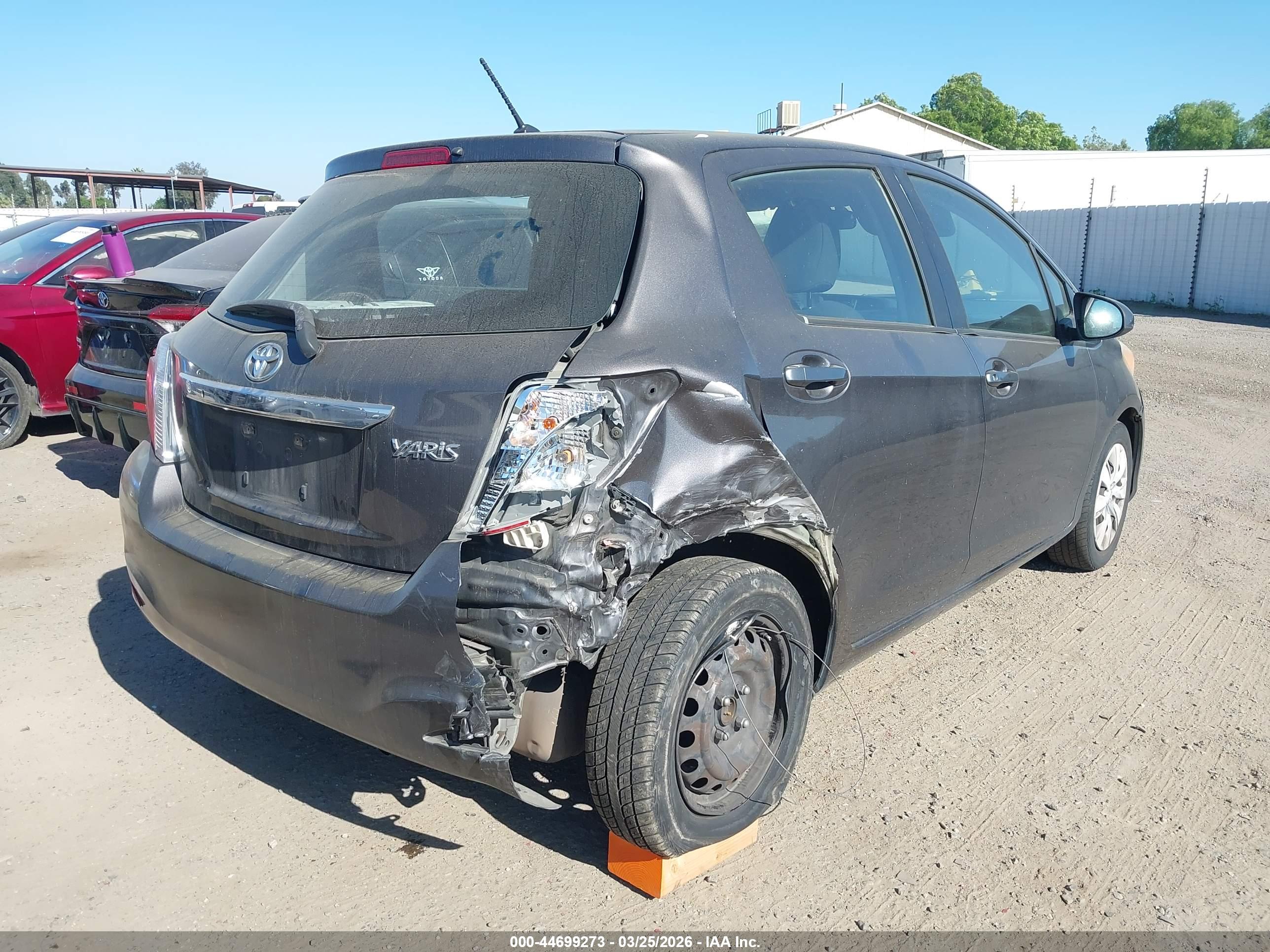TOYOTA YARIS image 4