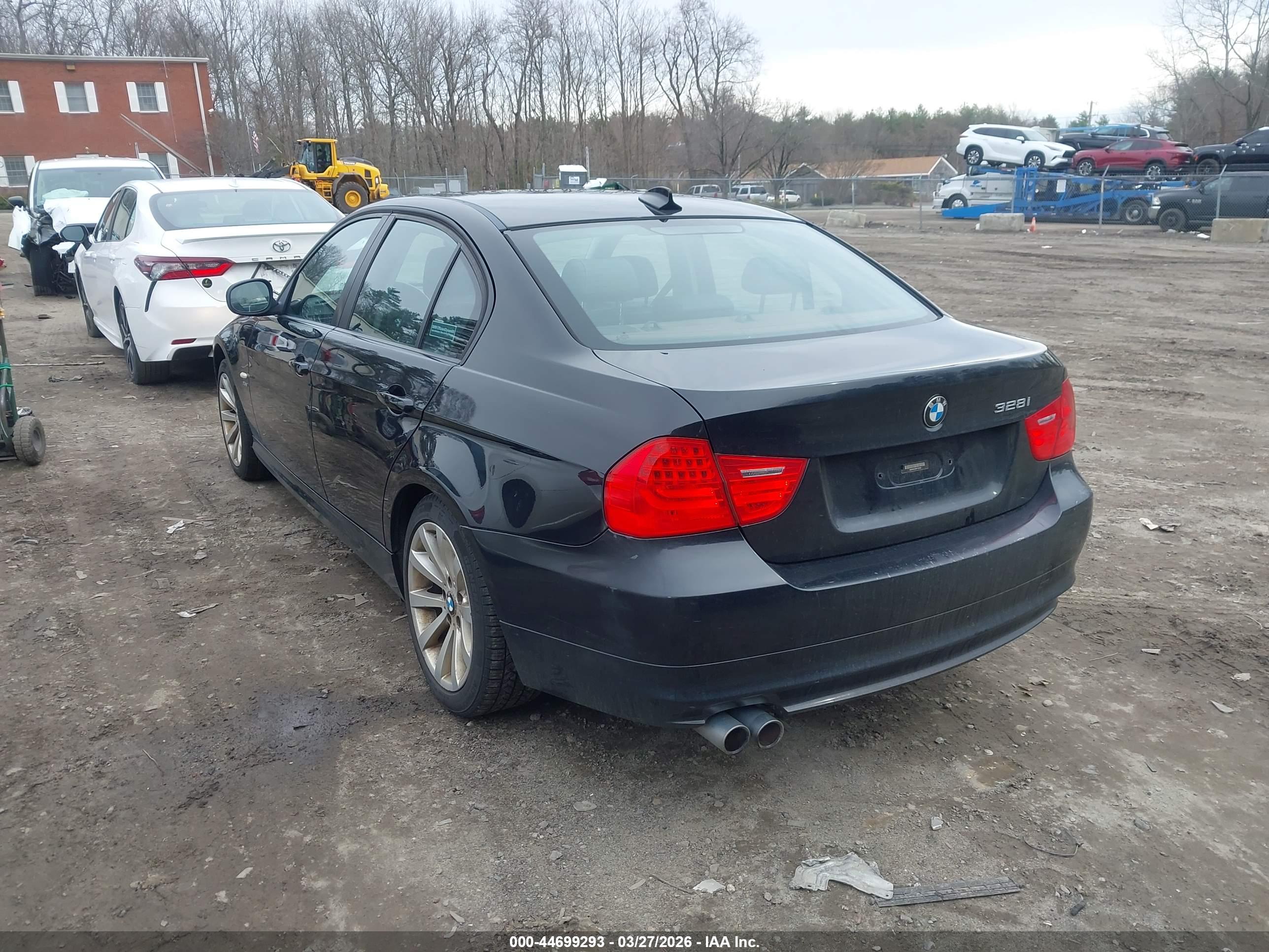 BMW 328I image 3