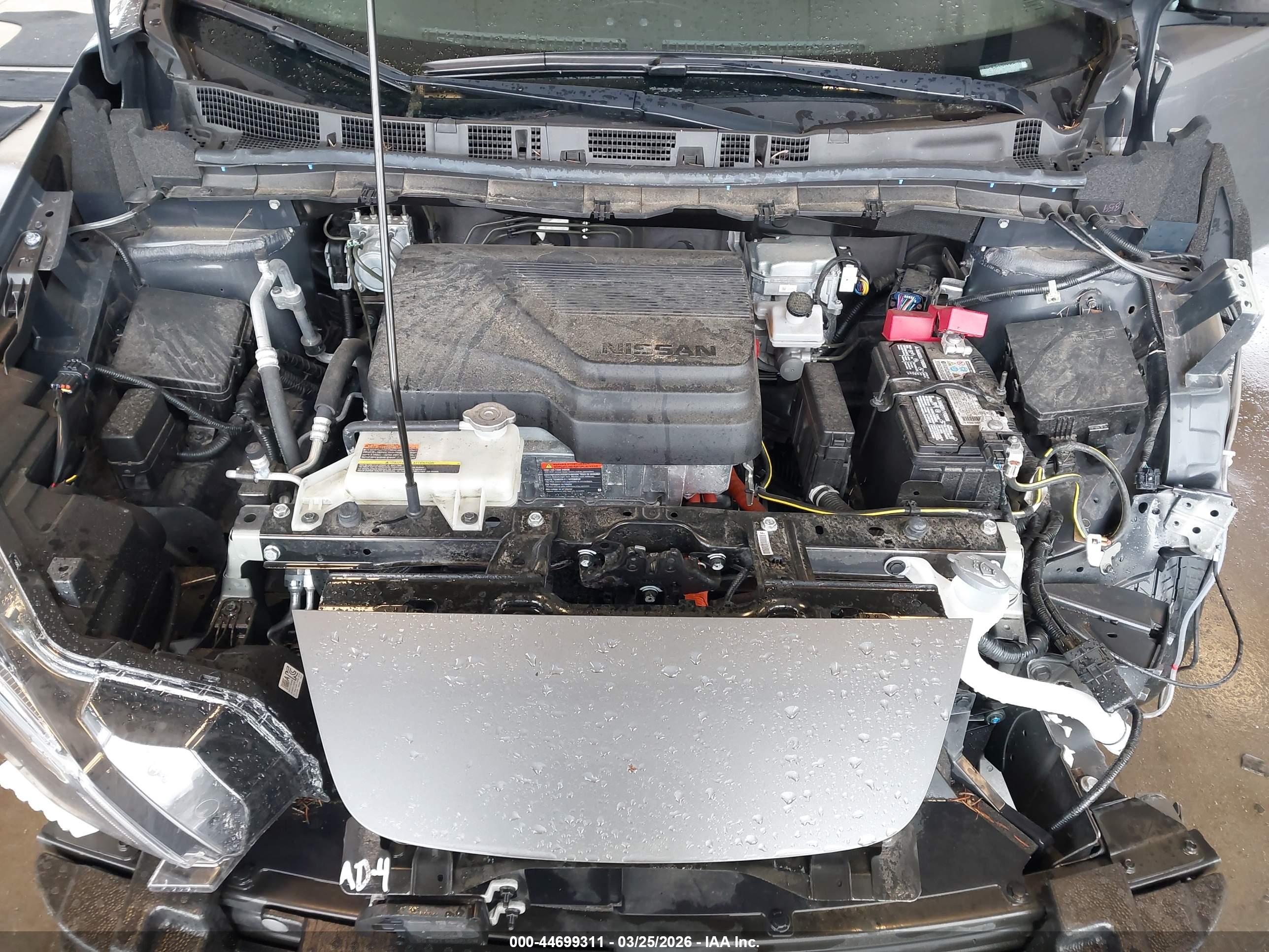 NISSAN LEAF image 10
