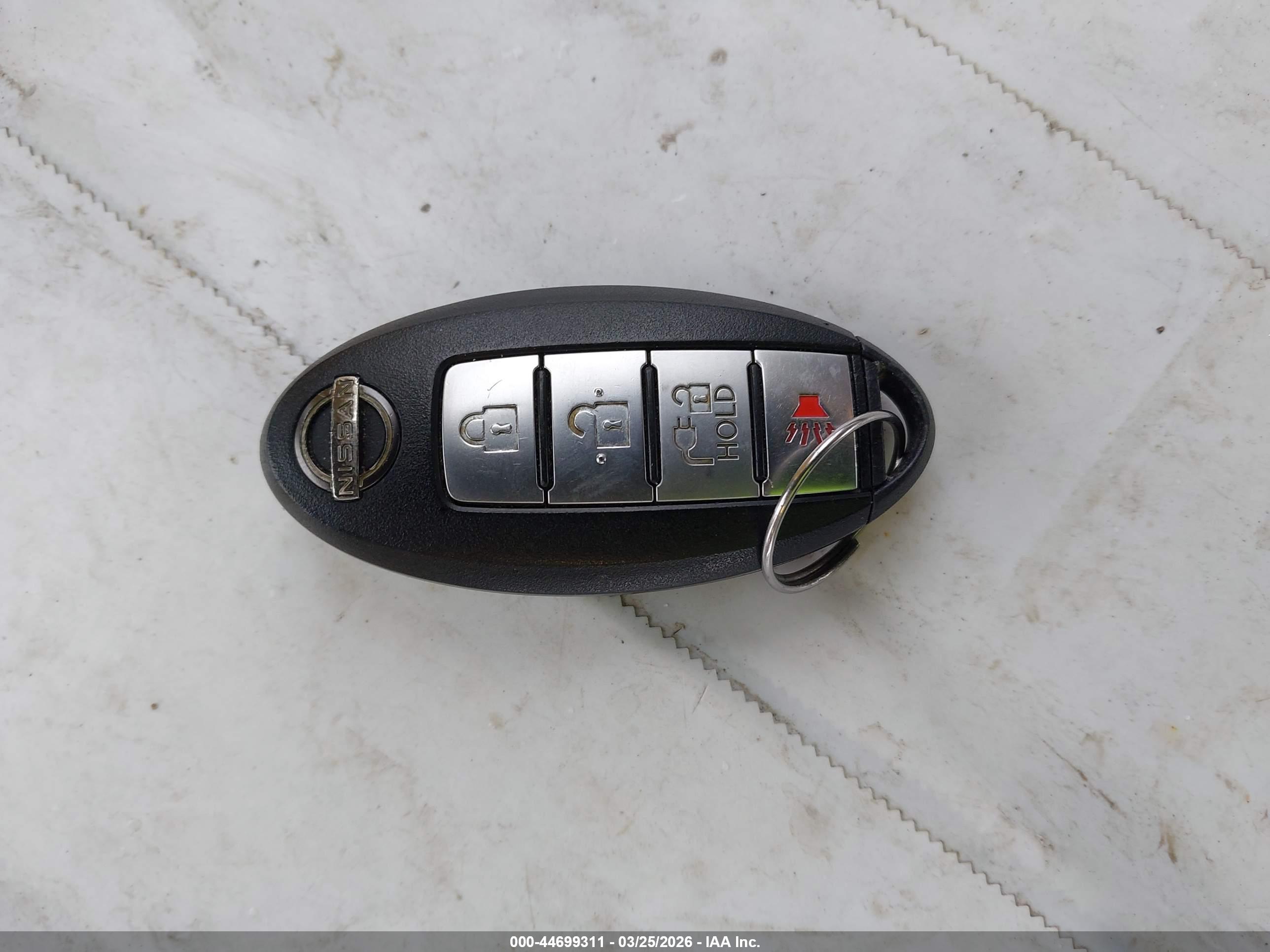 NISSAN LEAF image 11