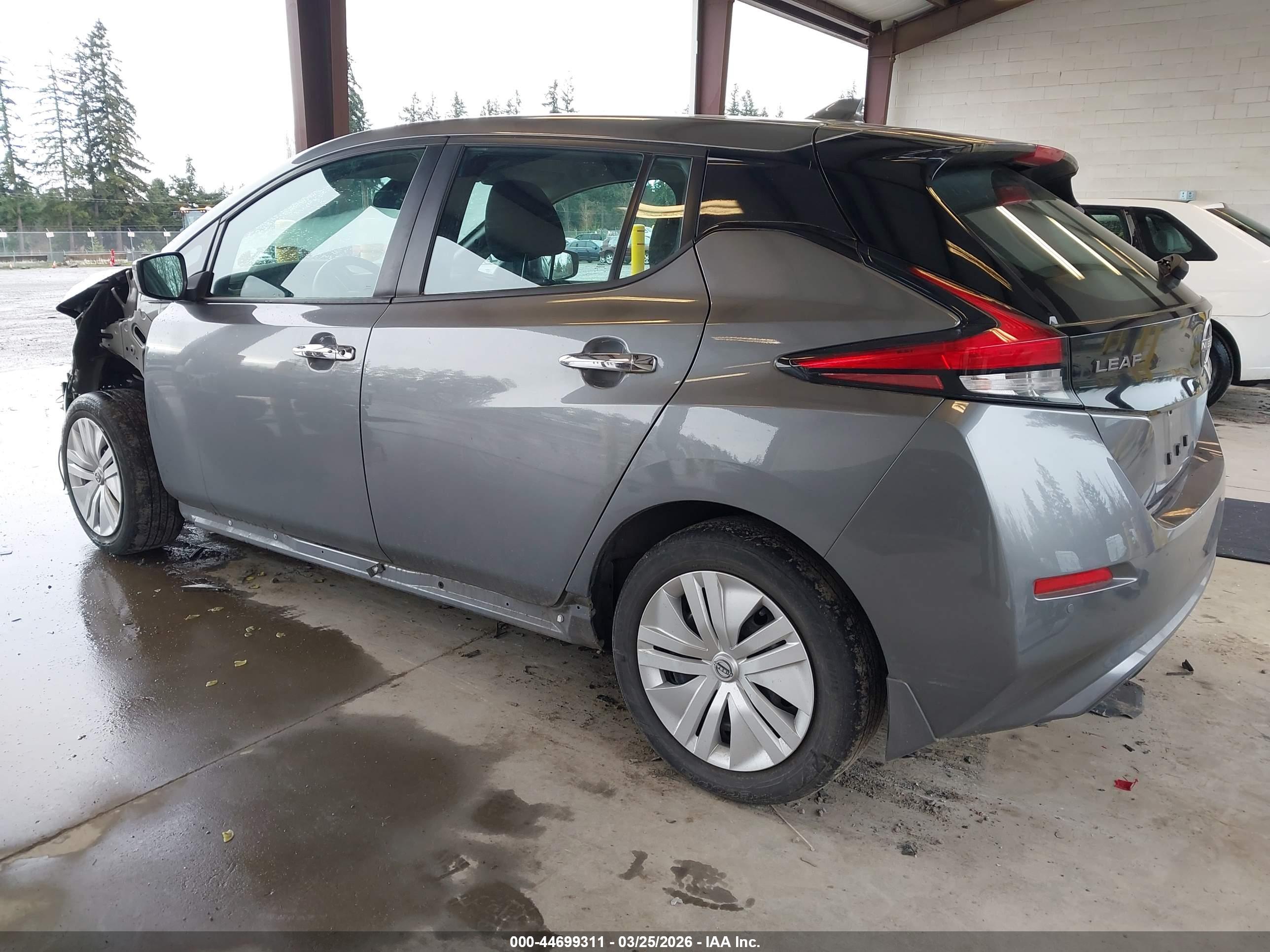 NISSAN LEAF image 3