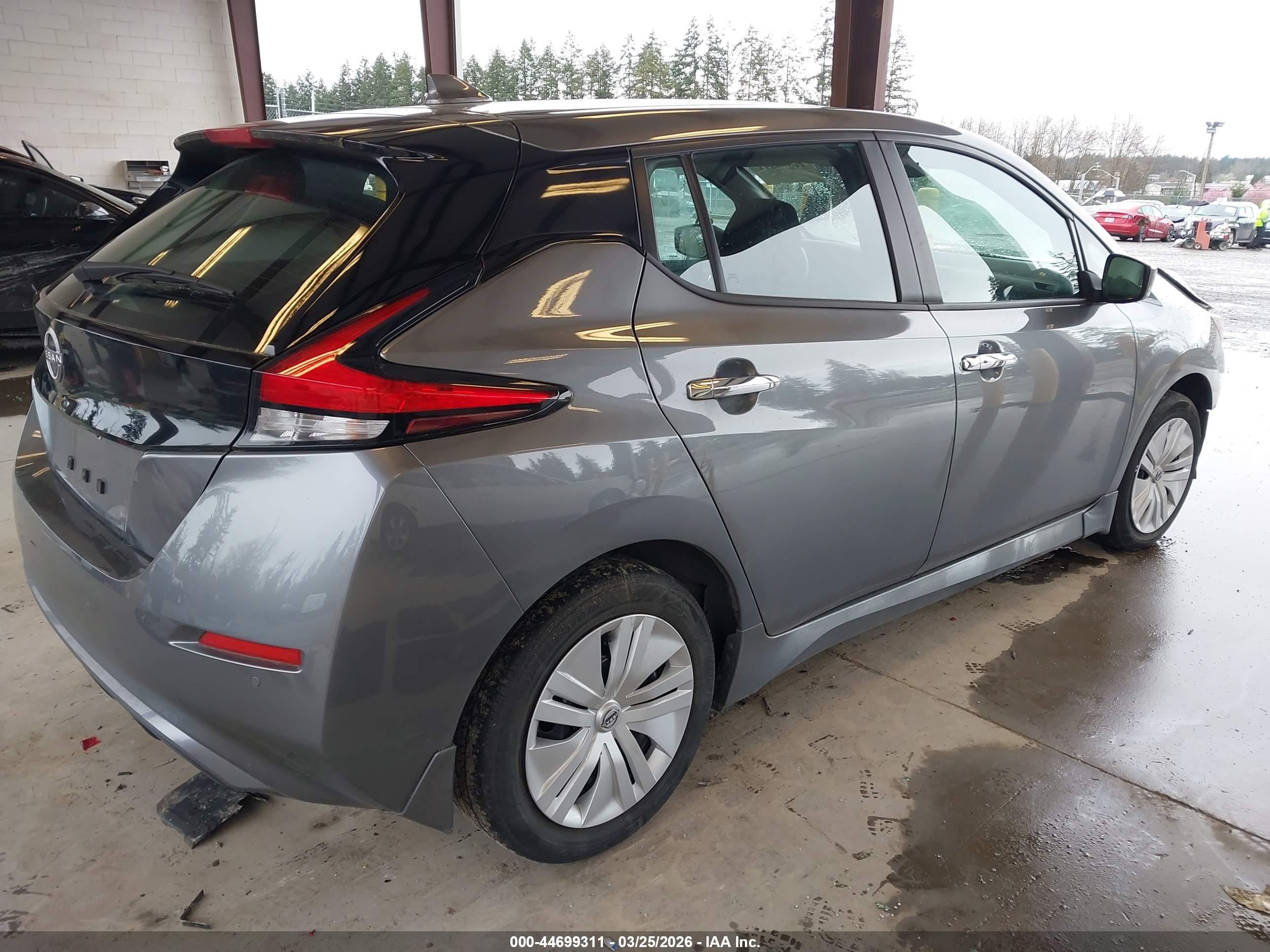 NISSAN LEAF image 4