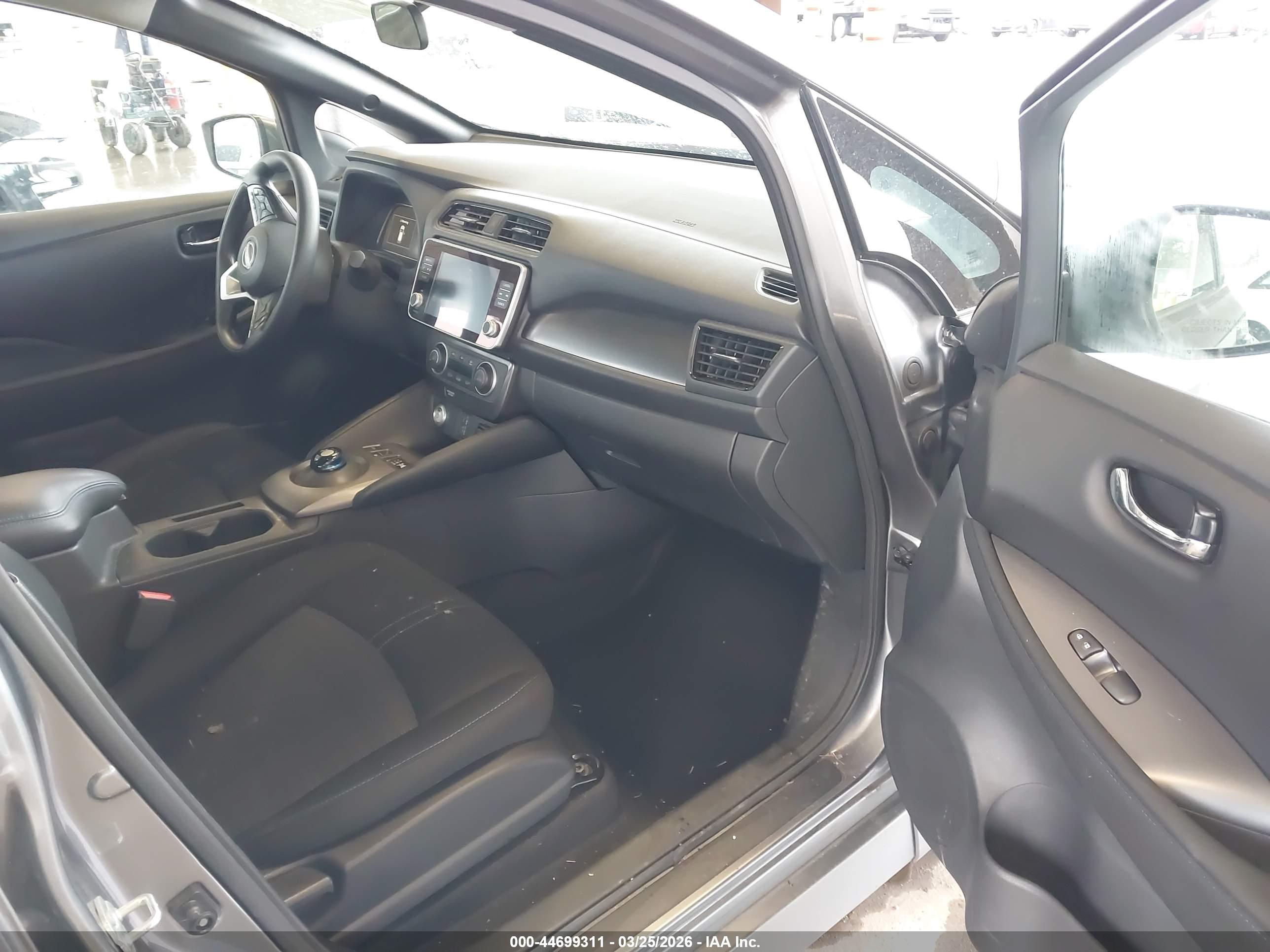 NISSAN LEAF image 5