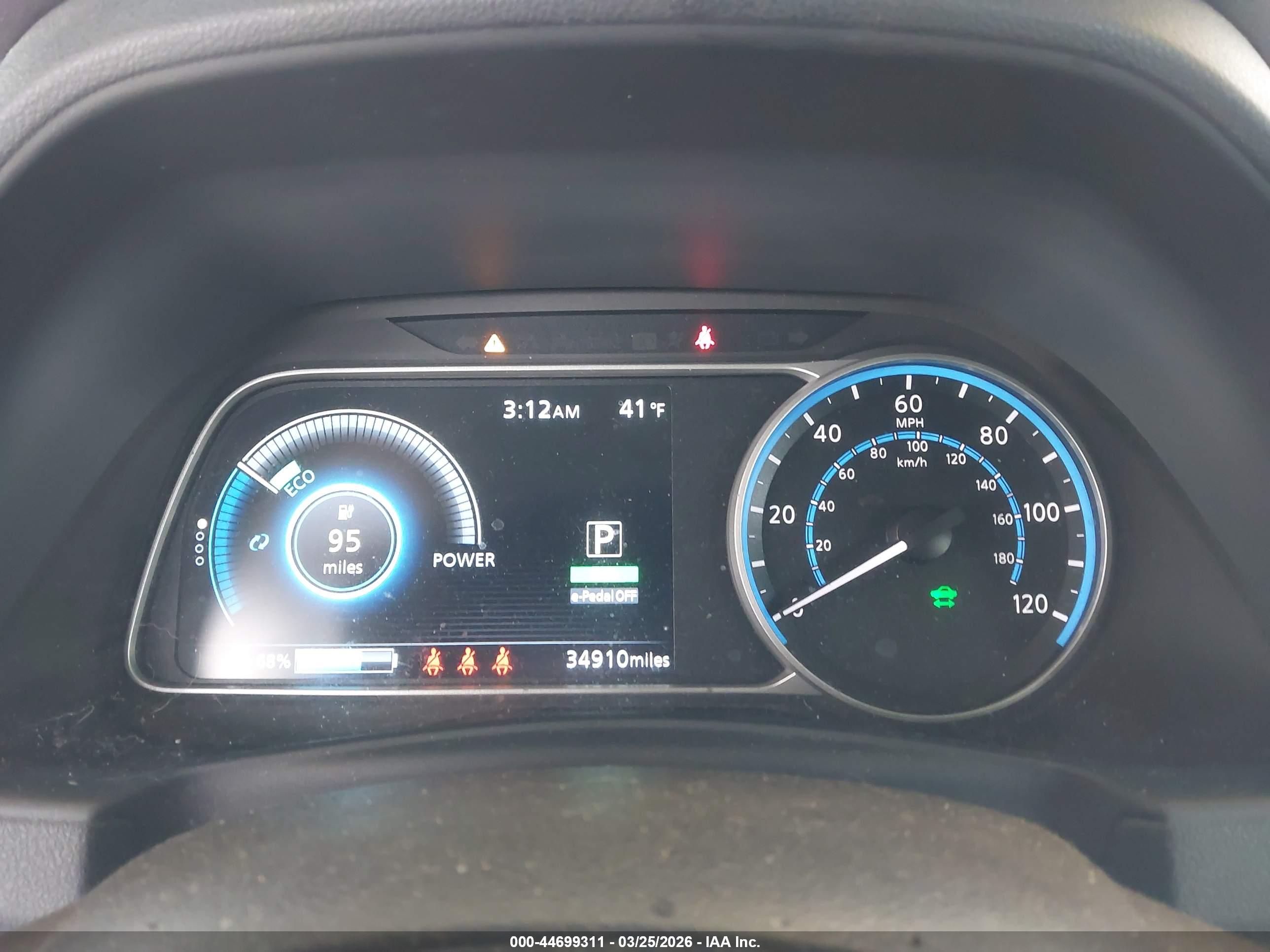 NISSAN LEAF image 7