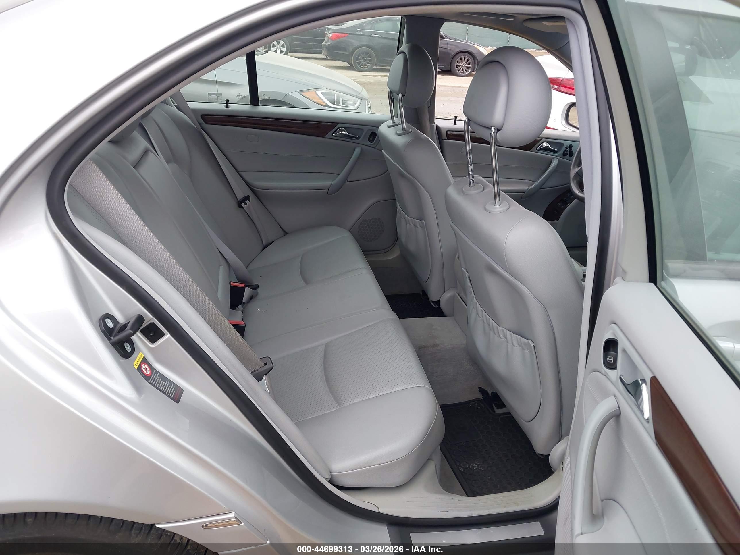 MERCEDES-BENZ C image 8