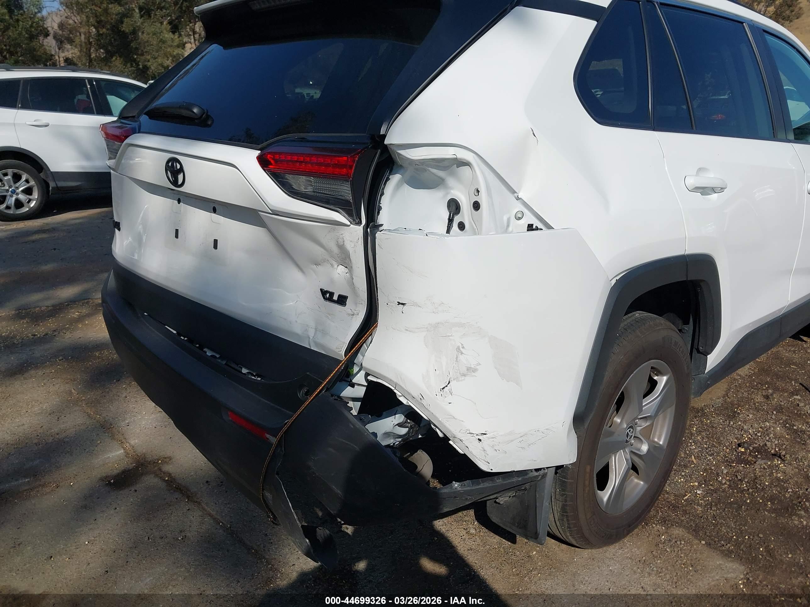 TOYOTA RAV4 image 6