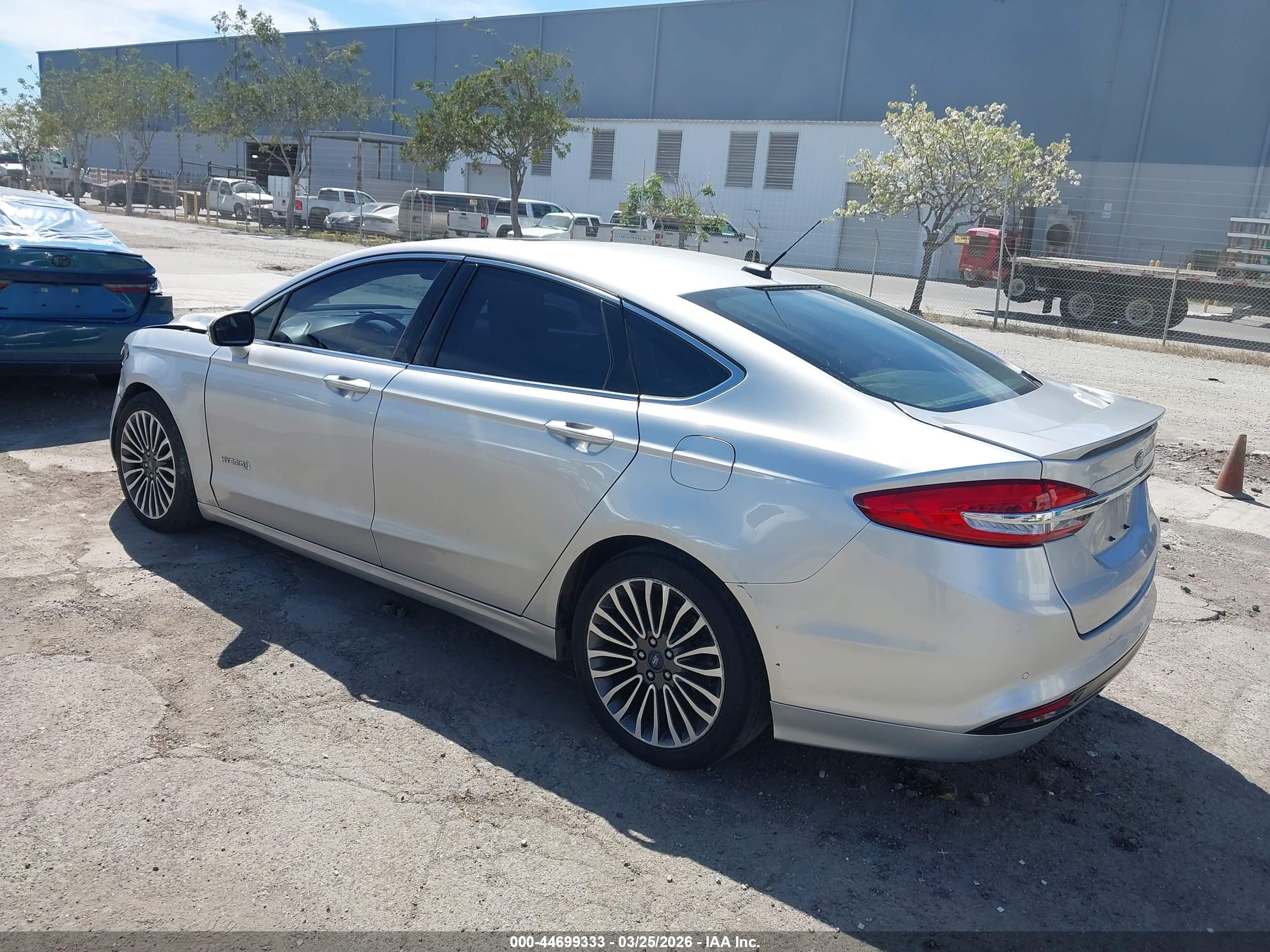 FORD FUSION image 3