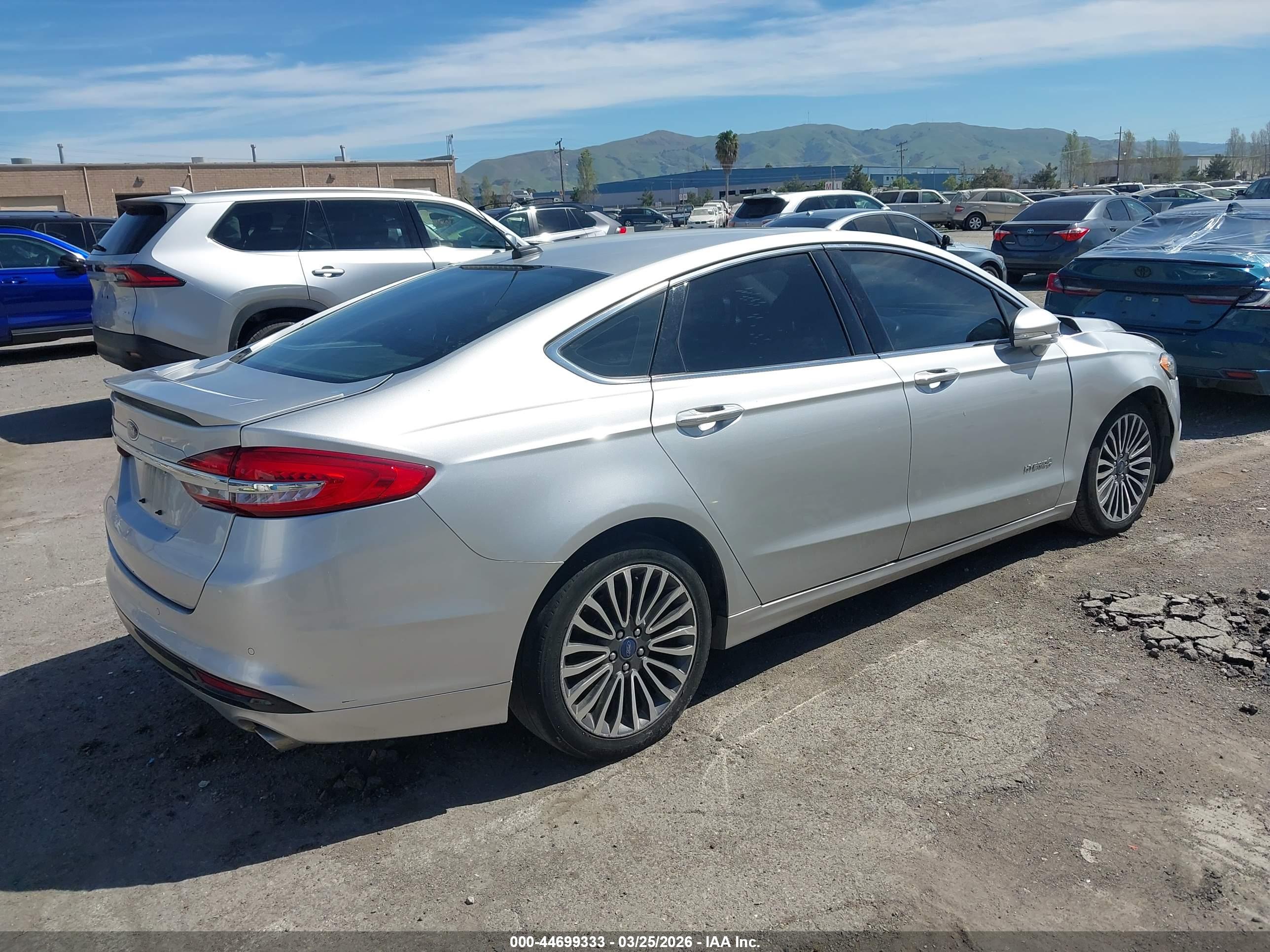 FORD FUSION image 4
