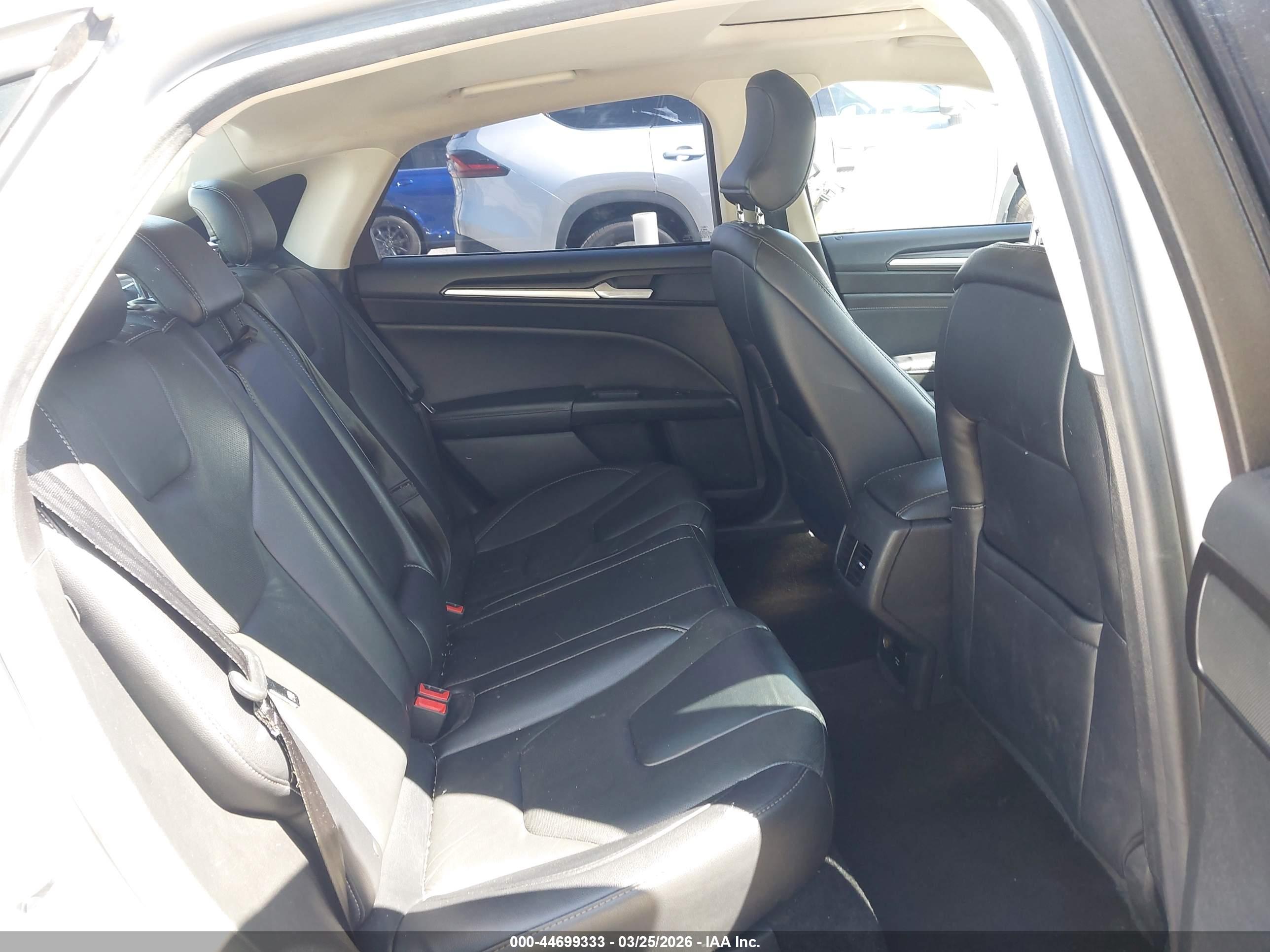 FORD FUSION image 8