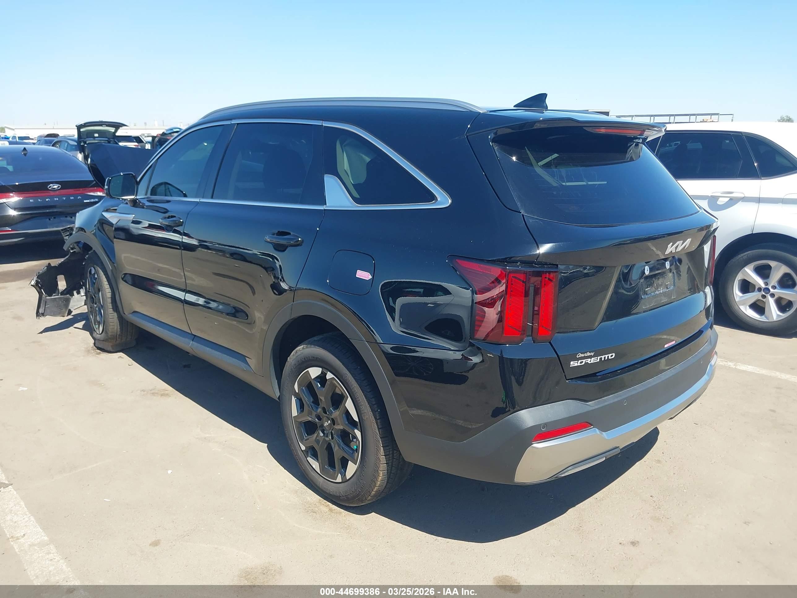 KIA SORENTO image 3