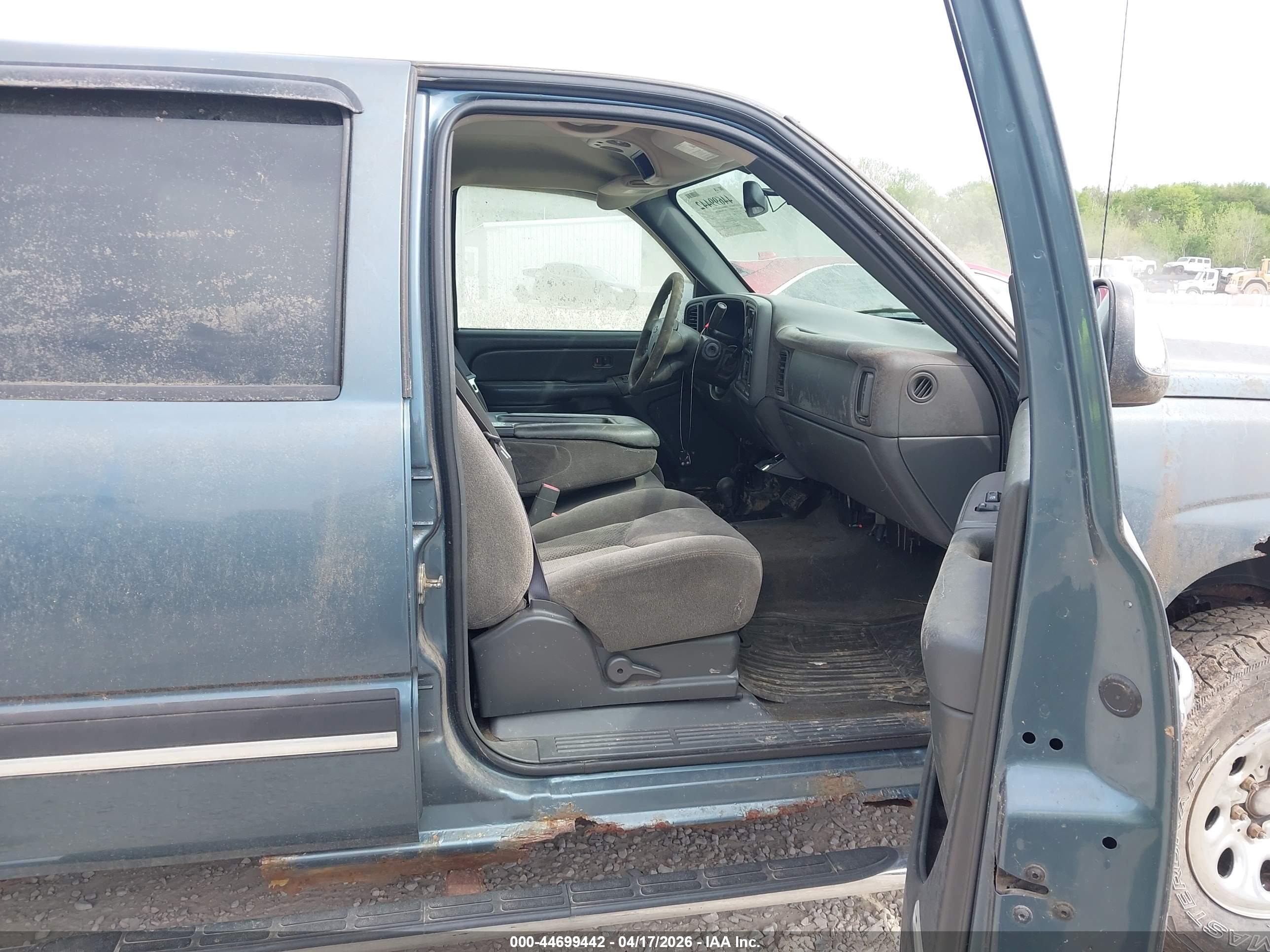 CHEVROLET SILVERADO image 5