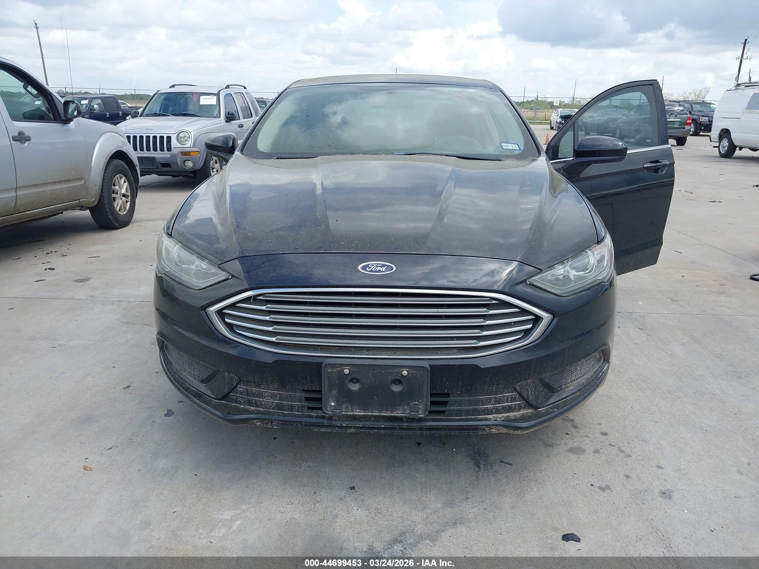 FORD FUSION image 6