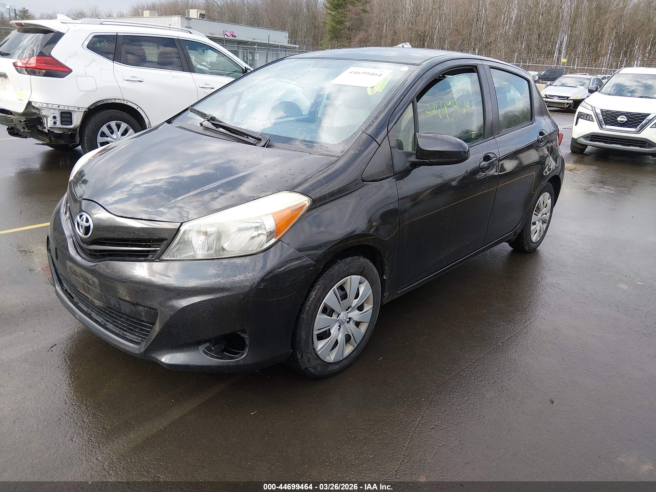 TOYOTA YARIS image 2