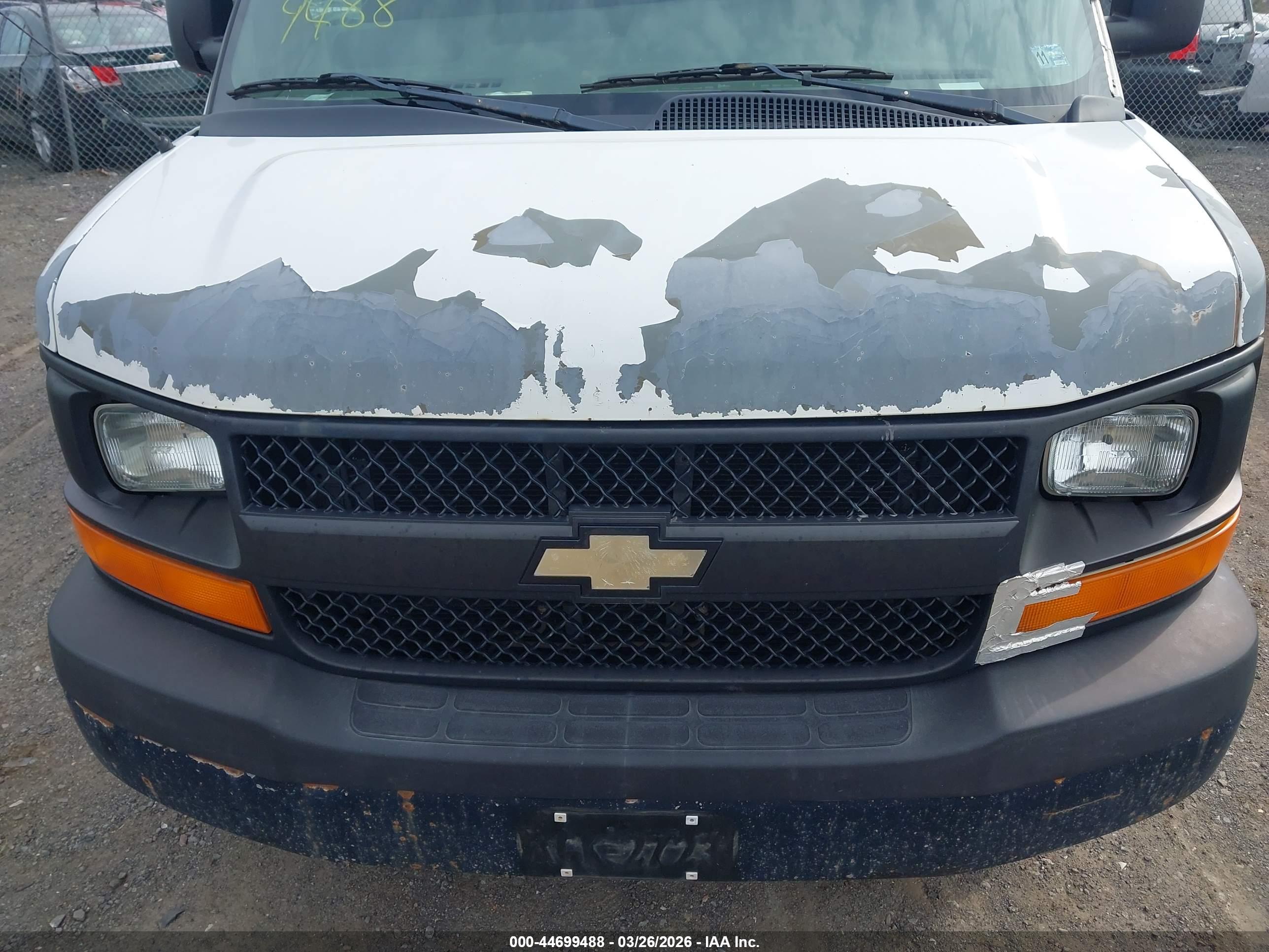 CHEVROLET EXPRESS image 10