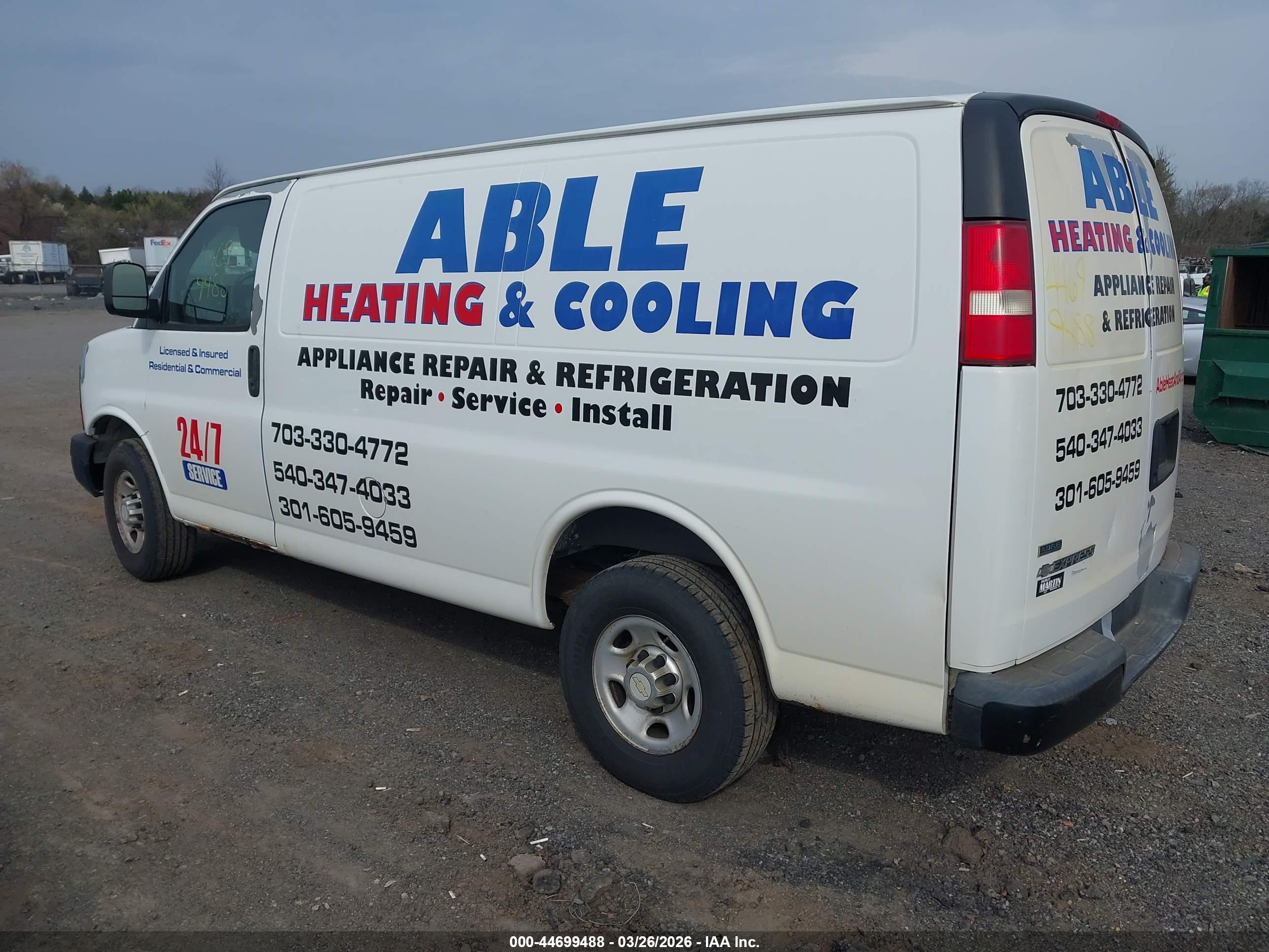 CHEVROLET EXPRESS image 3