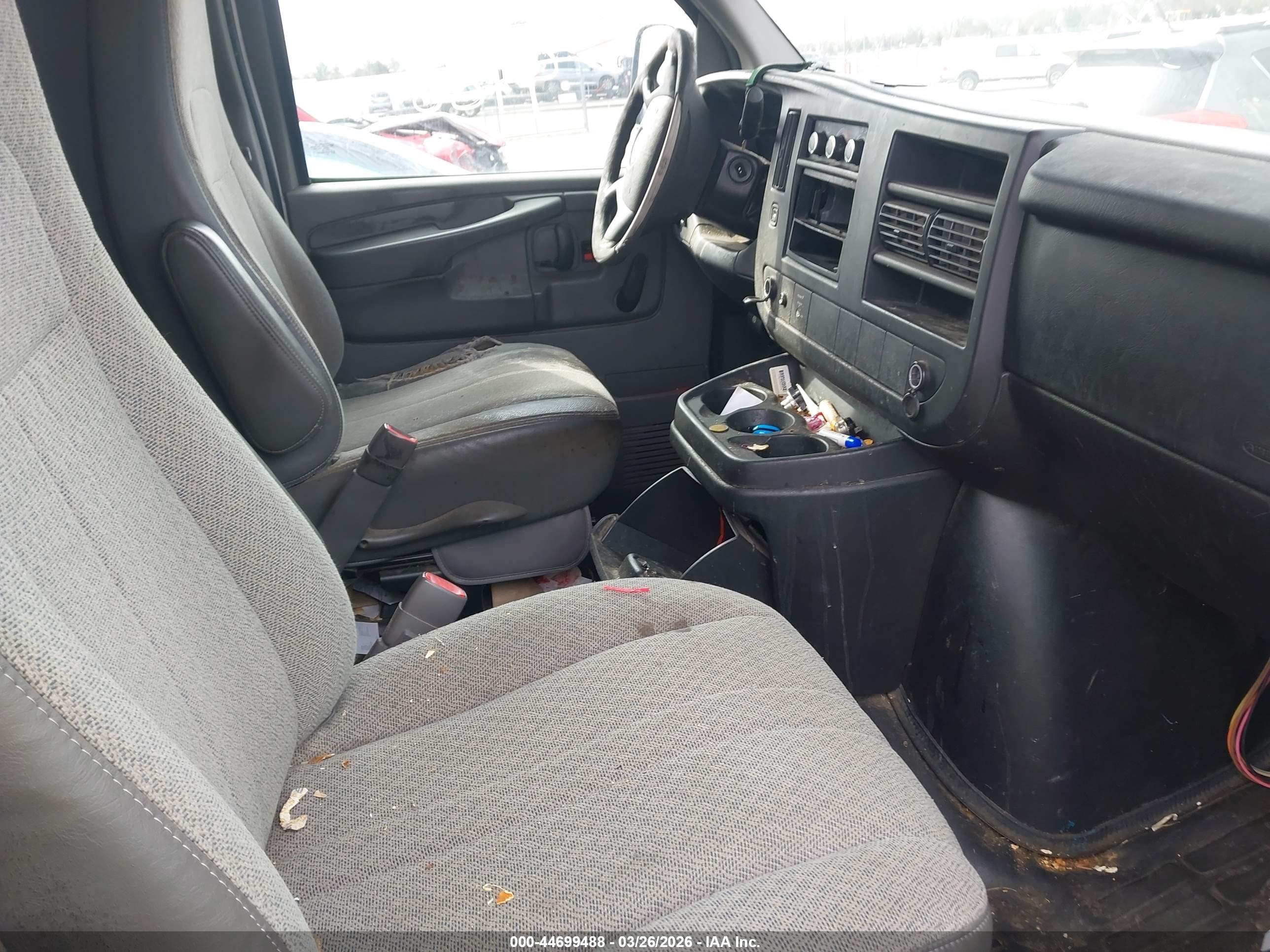 CHEVROLET EXPRESS image 5