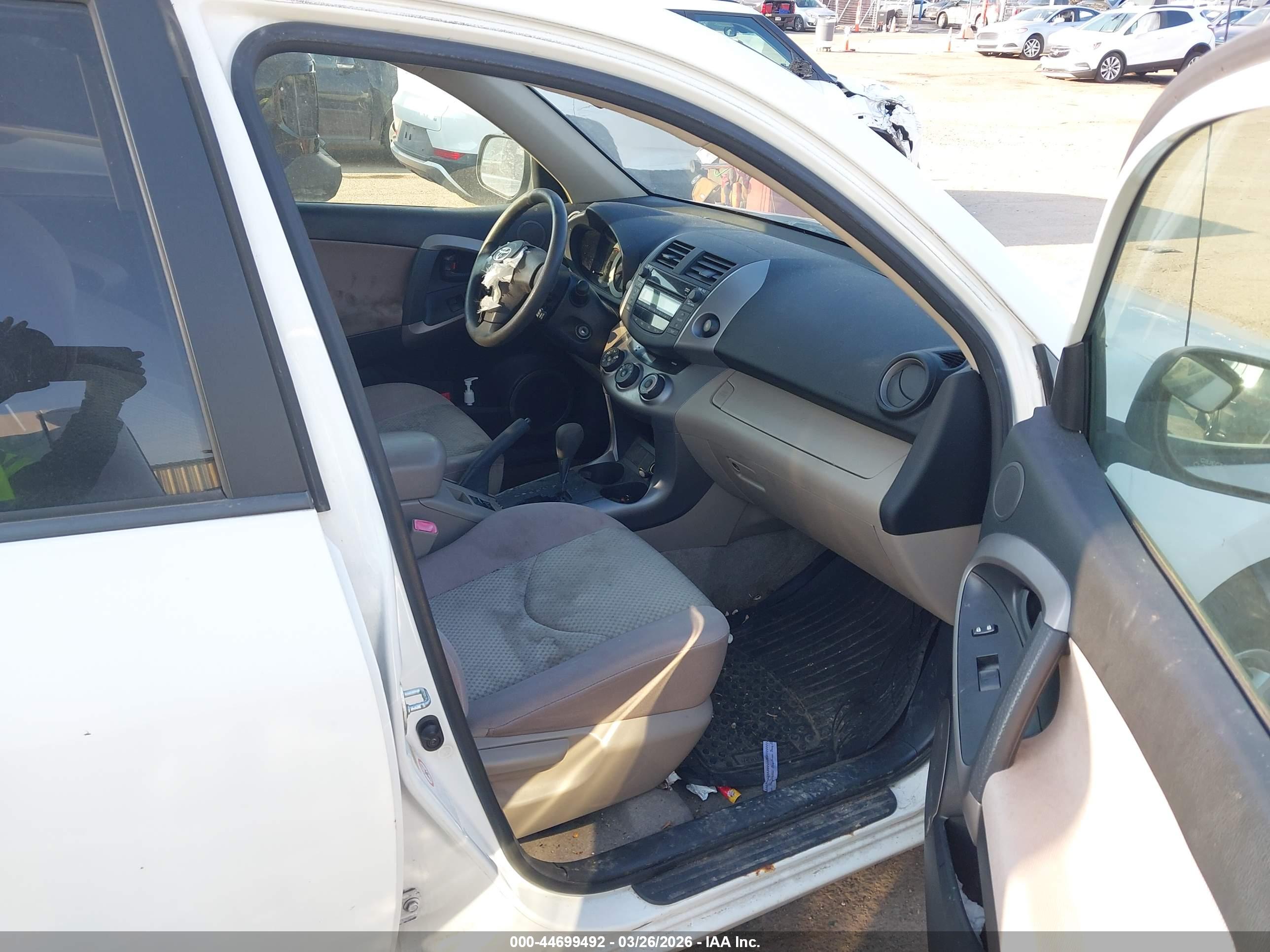 TOYOTA RAV4 image 5