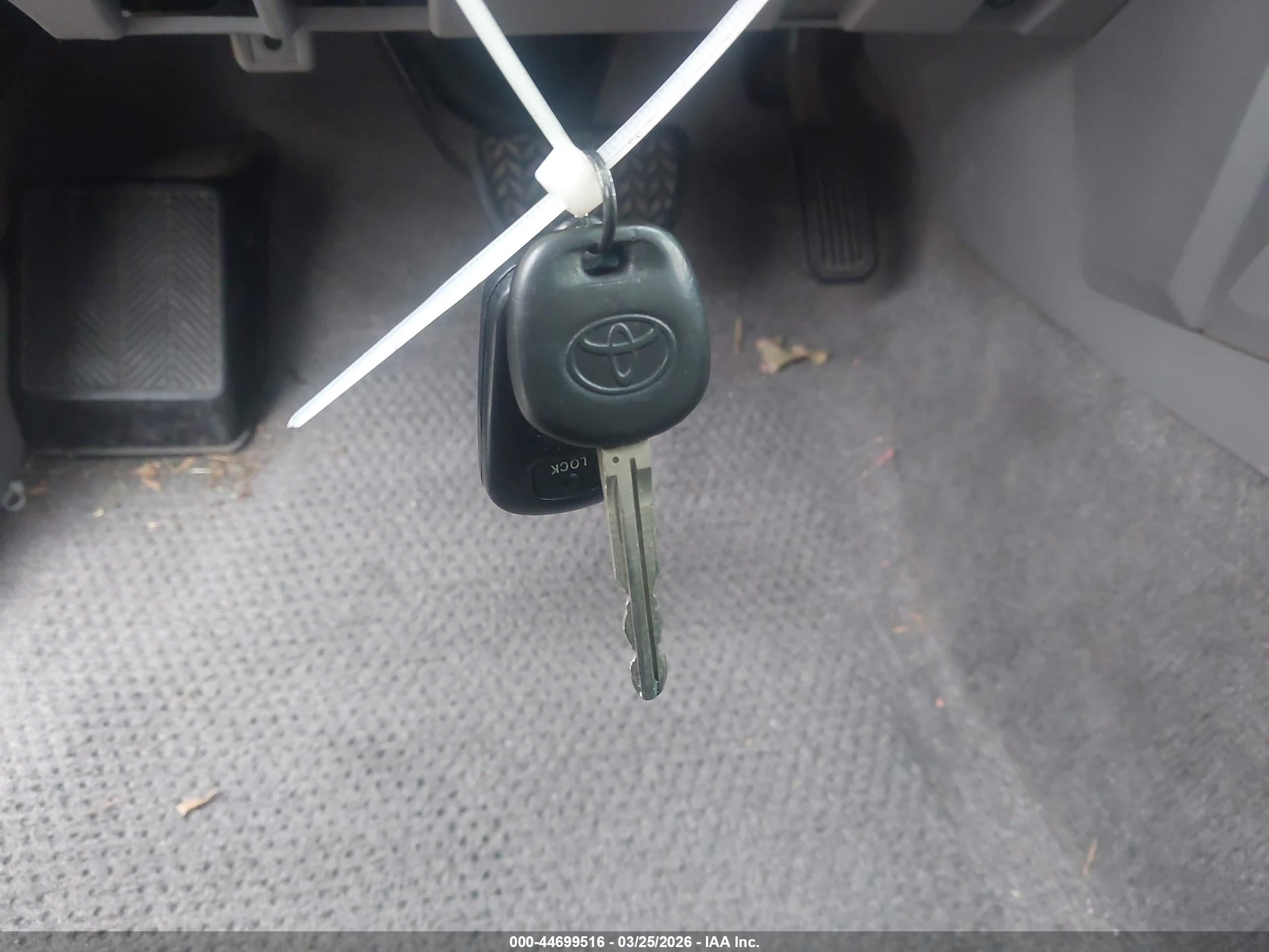 TOYOTA 4RUNNER image 11