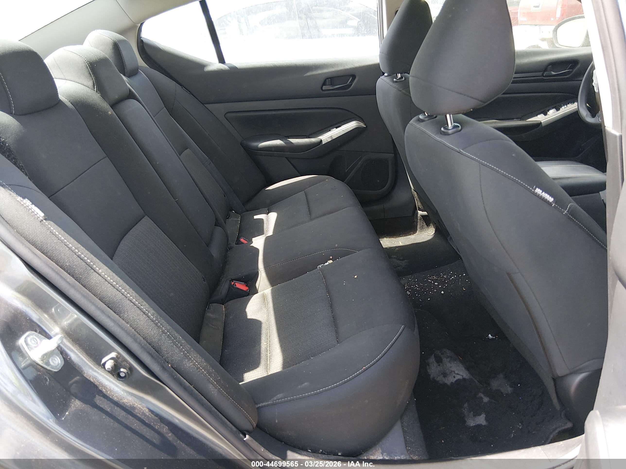NISSAN ALTIMA image 8