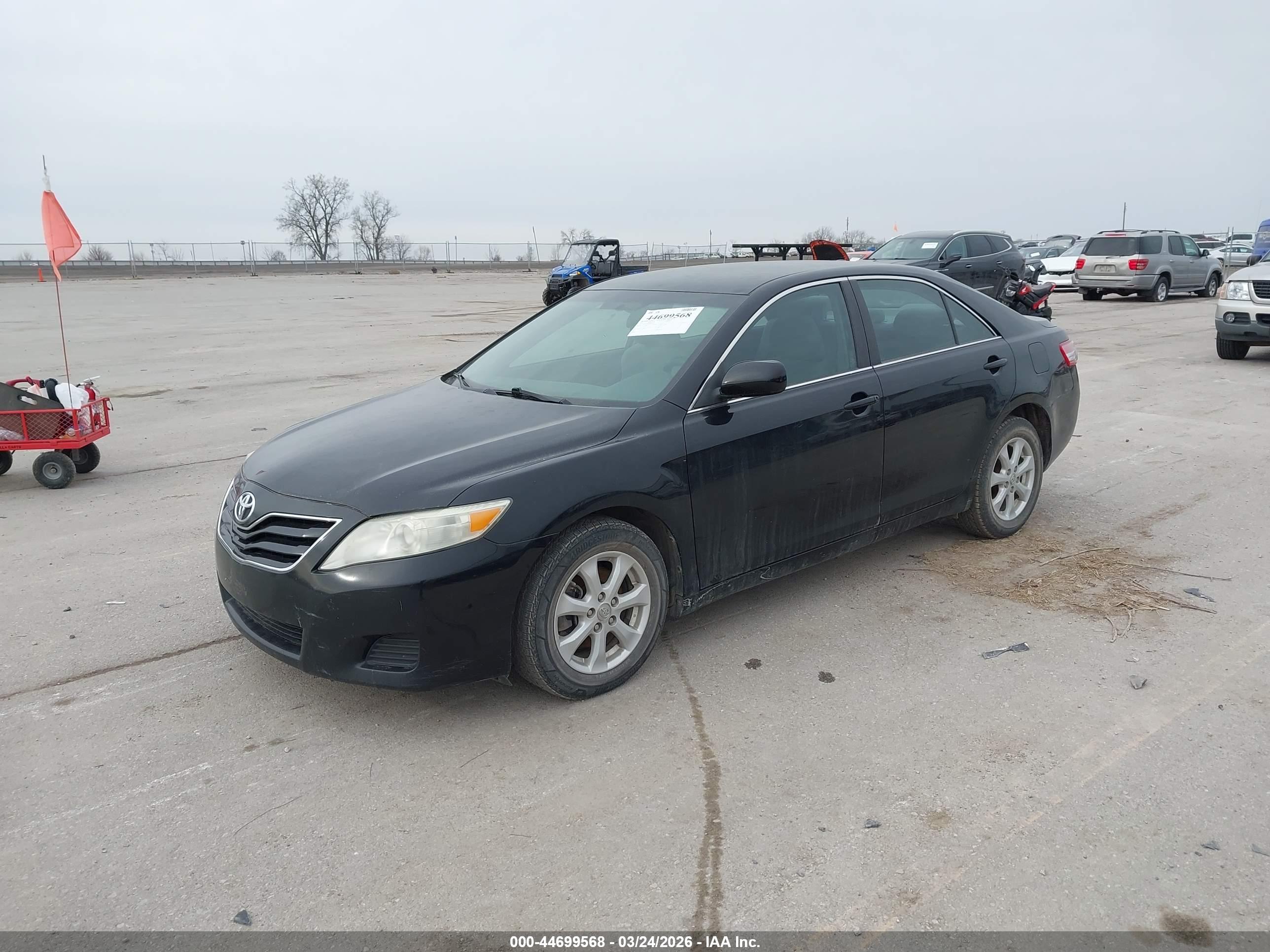 TOYOTA CAMRY image 2