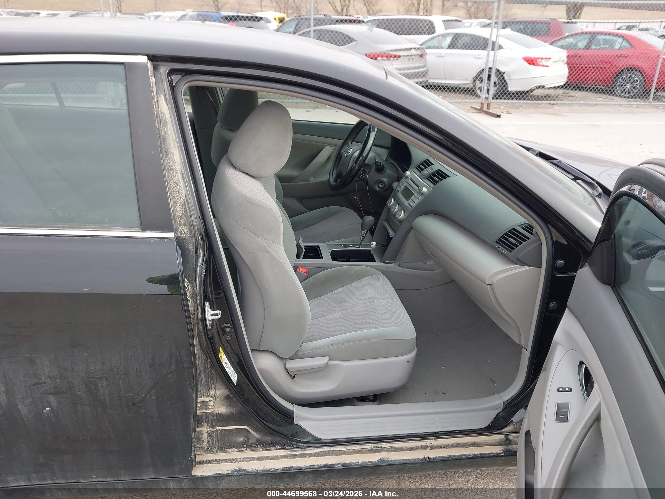 TOYOTA CAMRY image 5