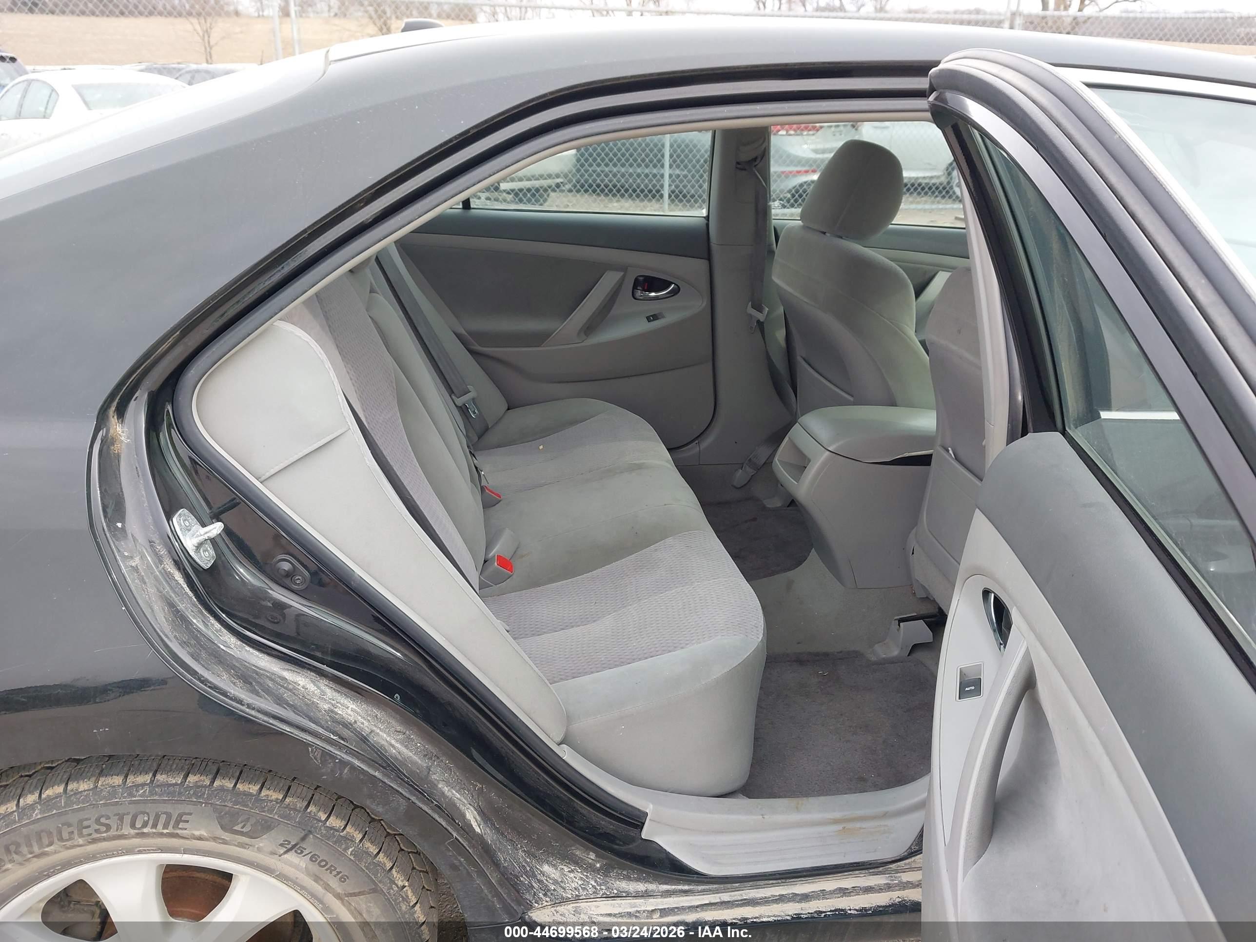 TOYOTA CAMRY image 8