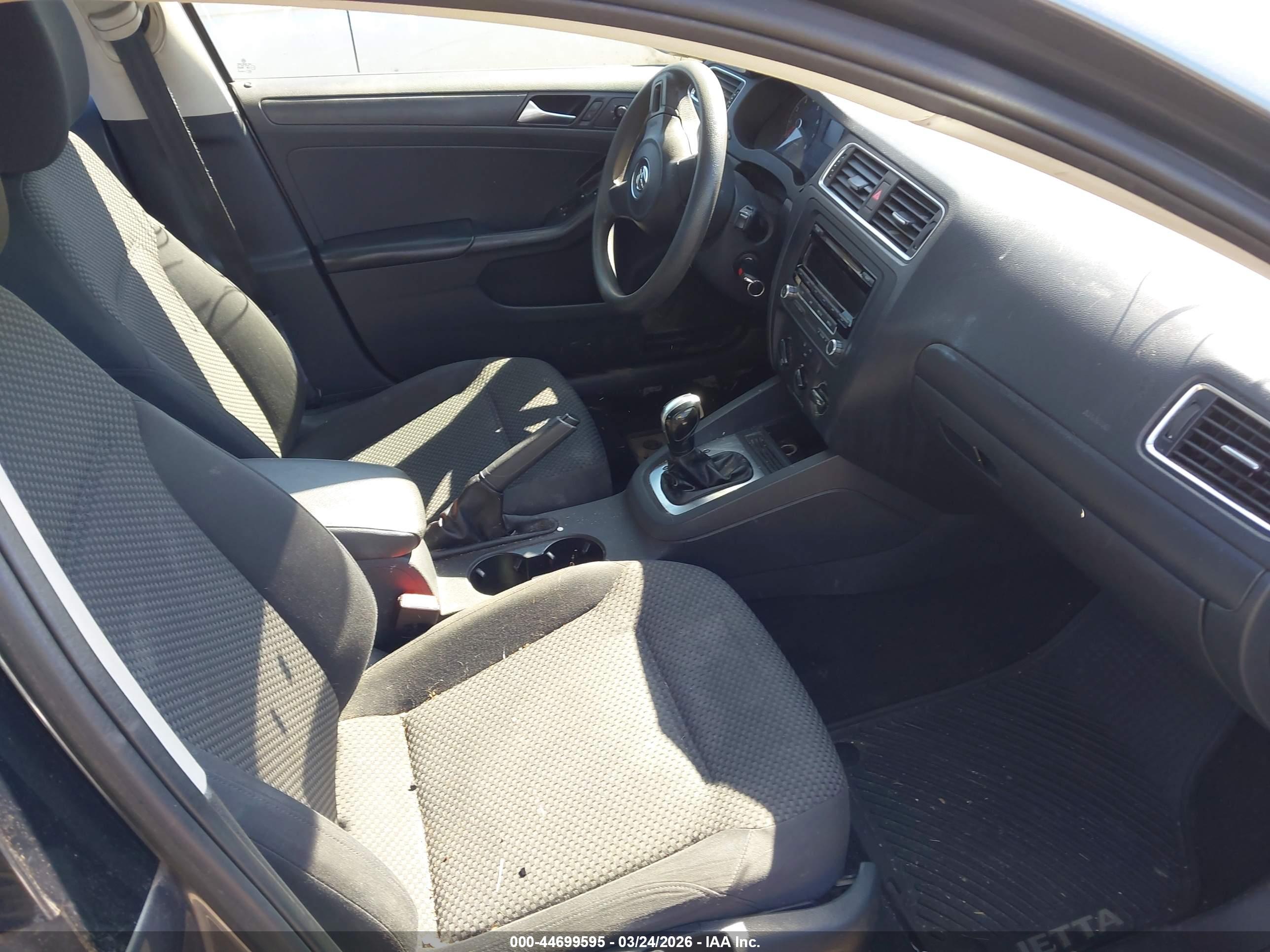 VOLKSWAGEN JETTA image 5