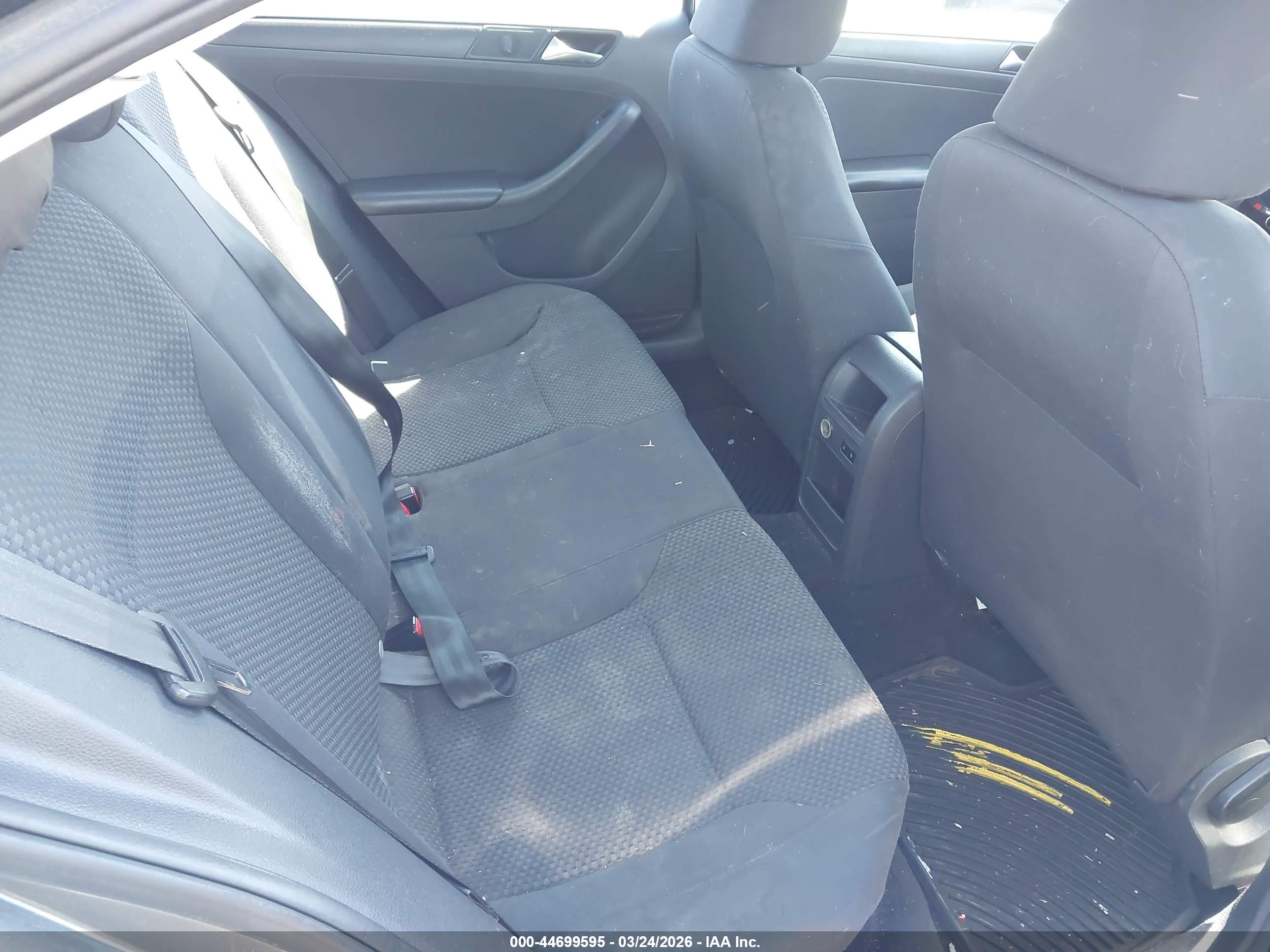 VOLKSWAGEN JETTA image 8