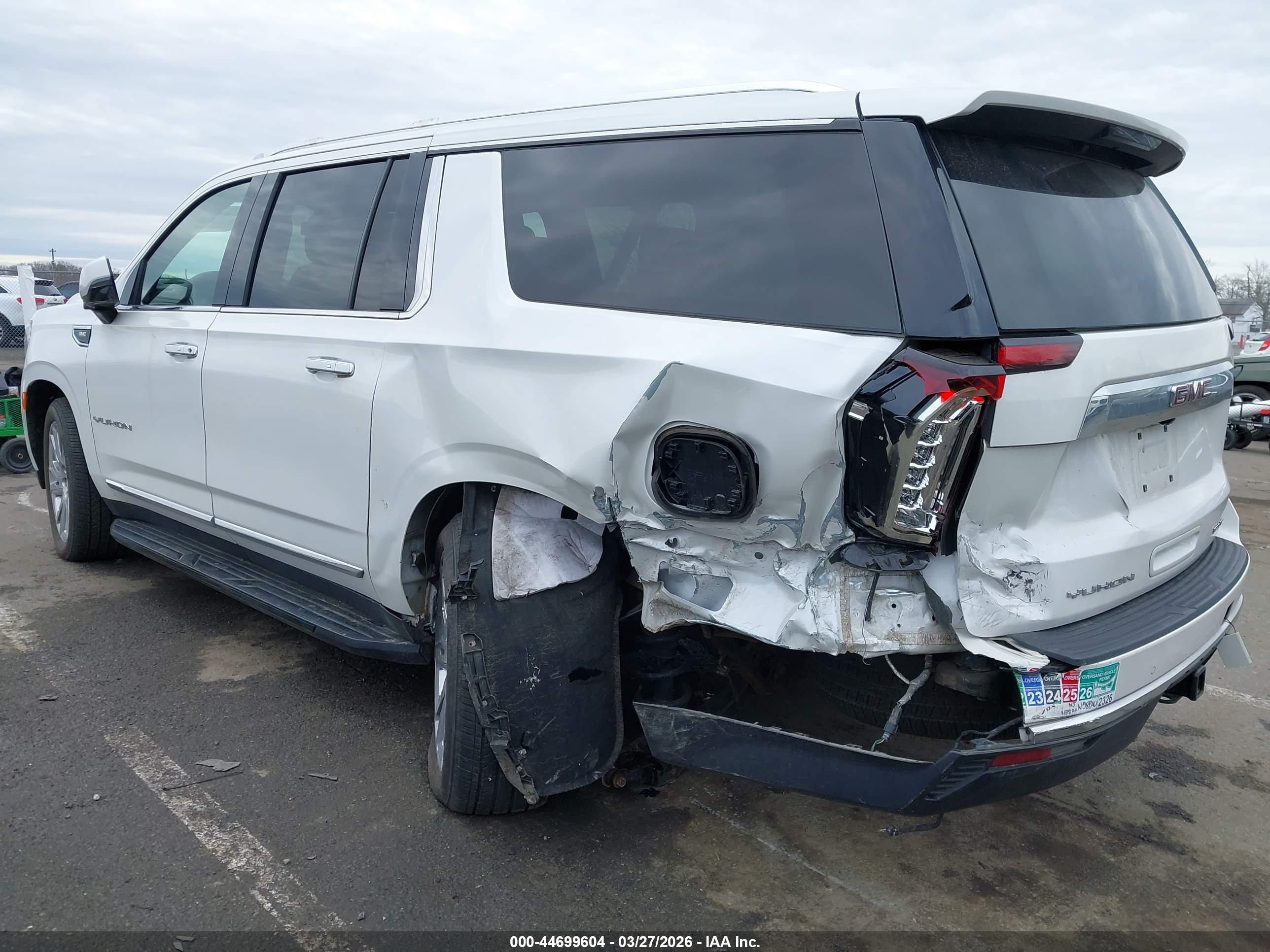 GMC YUKON image 3