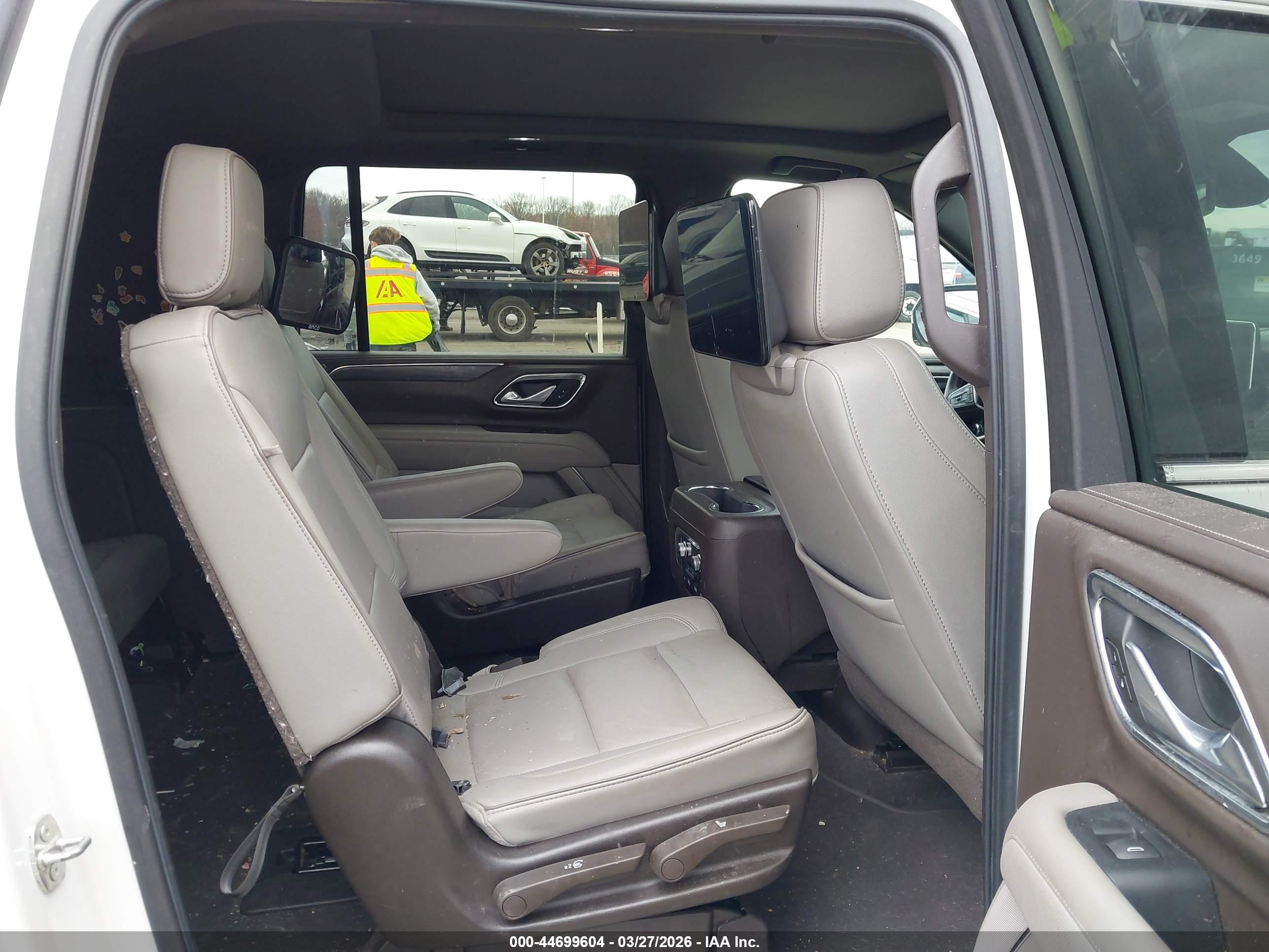 GMC YUKON image 8