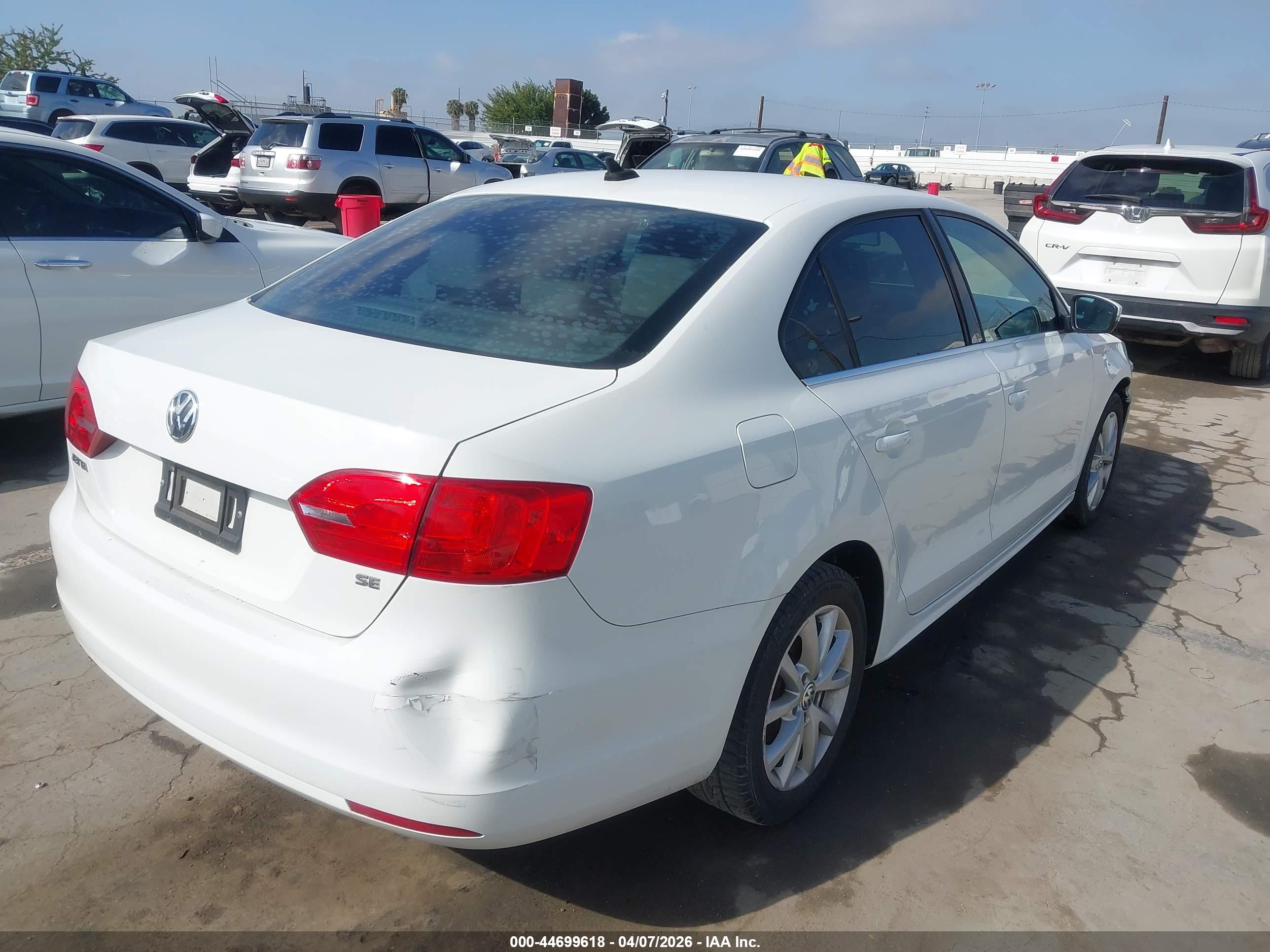 VOLKSWAGEN JETTA image 4