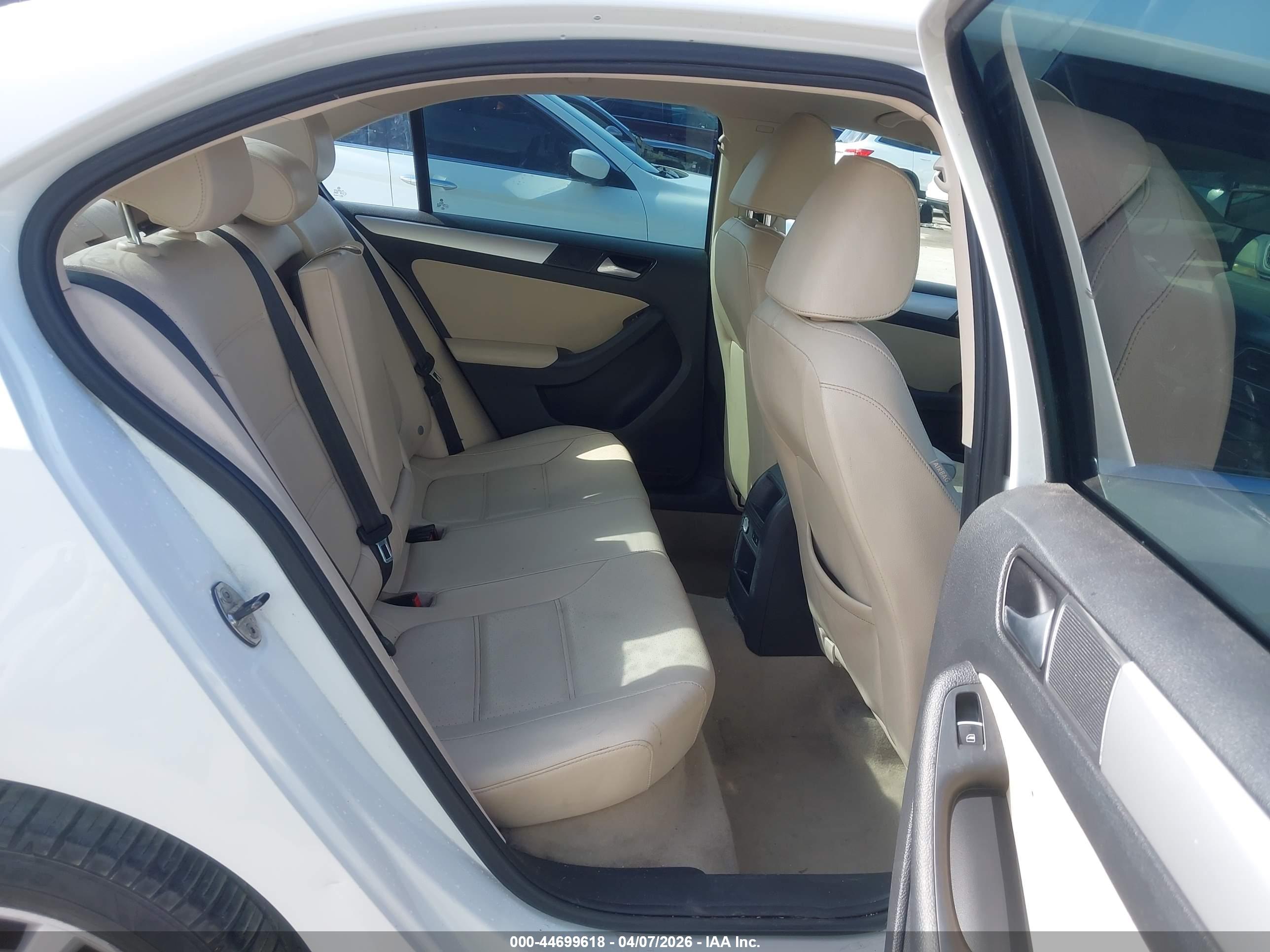 VOLKSWAGEN JETTA image 8