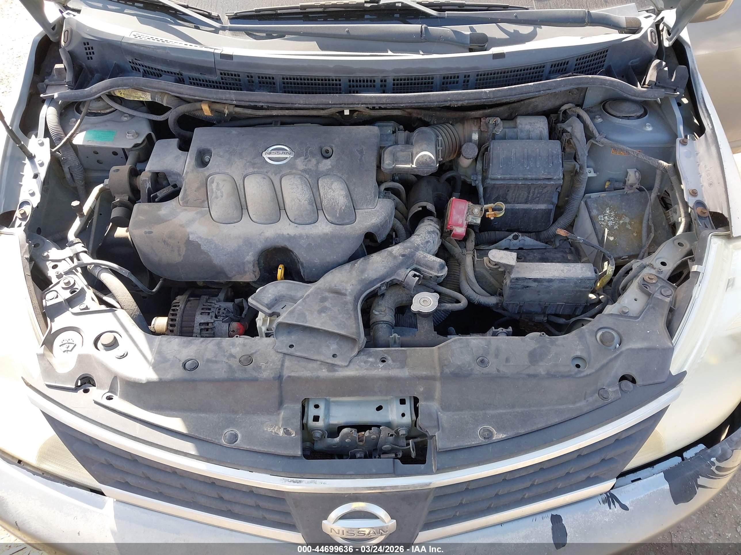 NISSAN VERSA image 10
