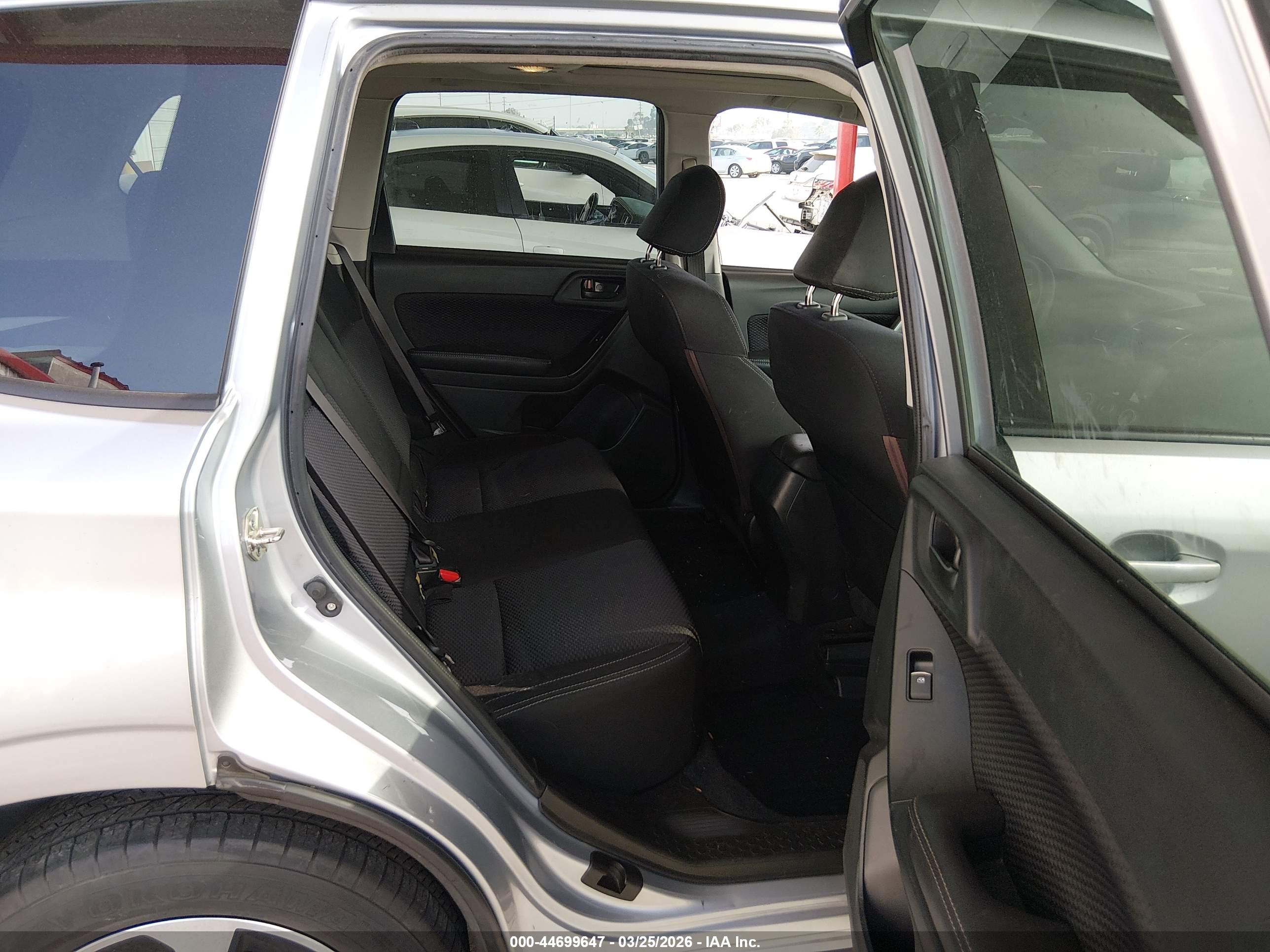 SUBARU FORESTER image 8