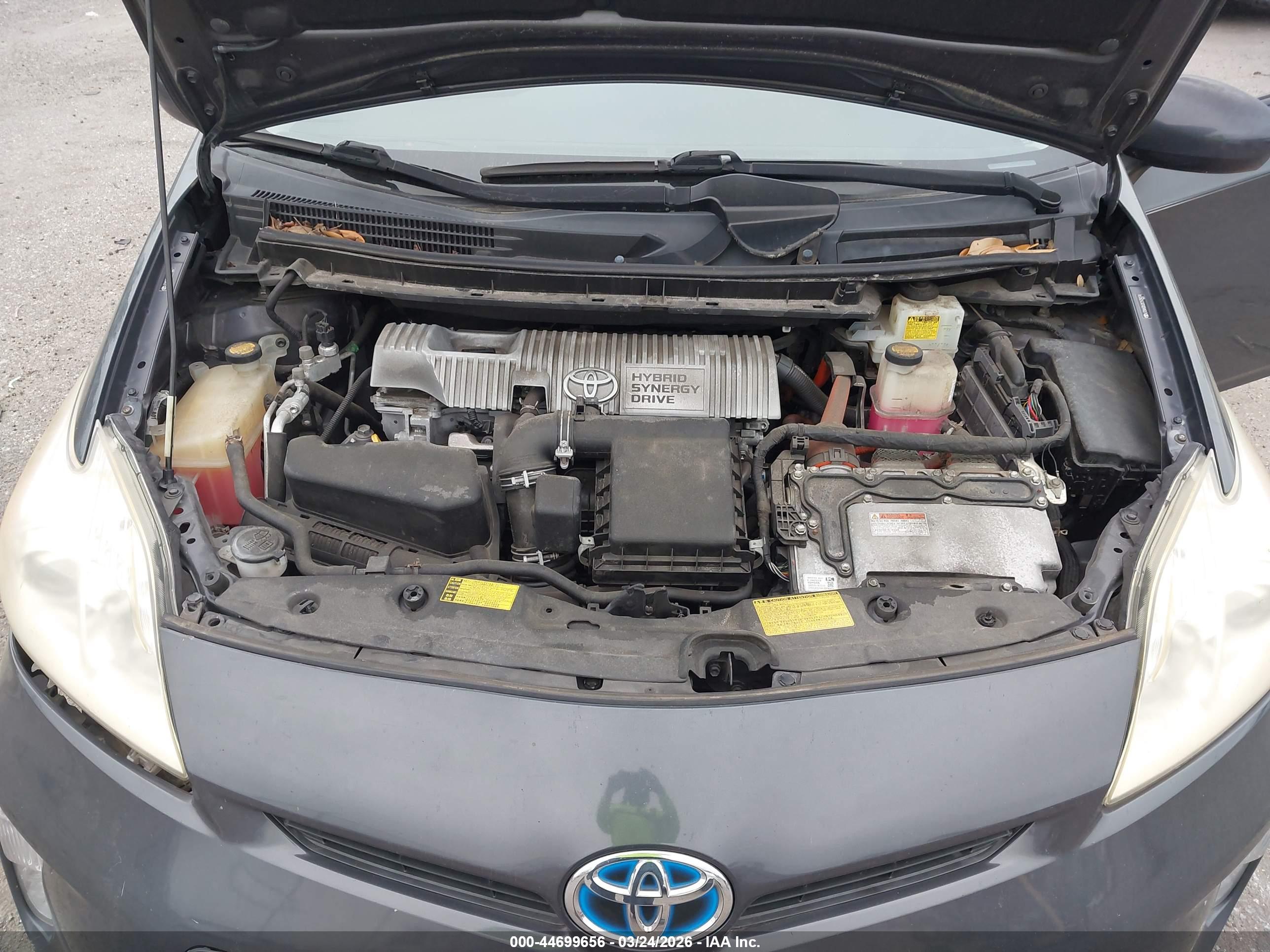 TOYOTA PRIUS image 10