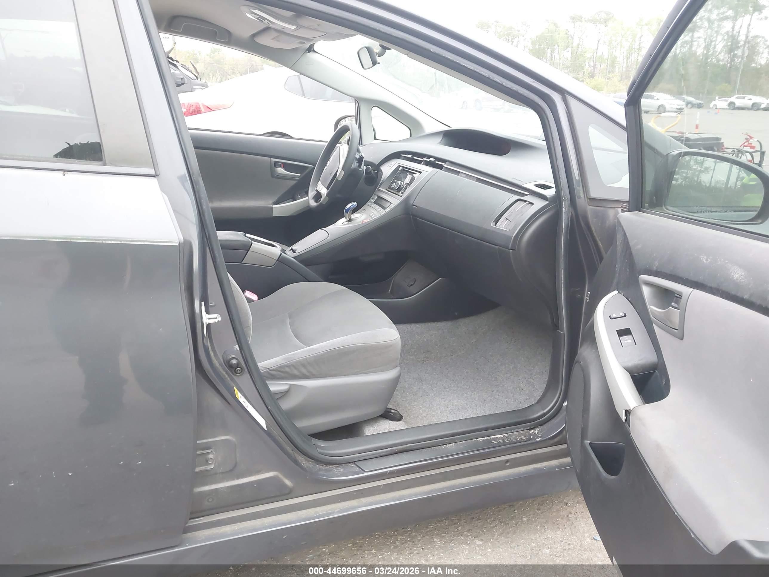 TOYOTA PRIUS image 5