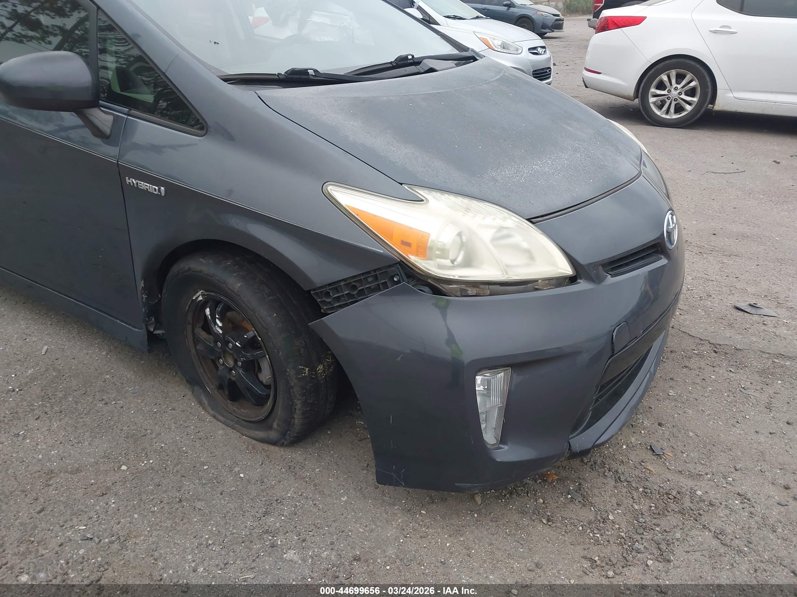 TOYOTA PRIUS image 6